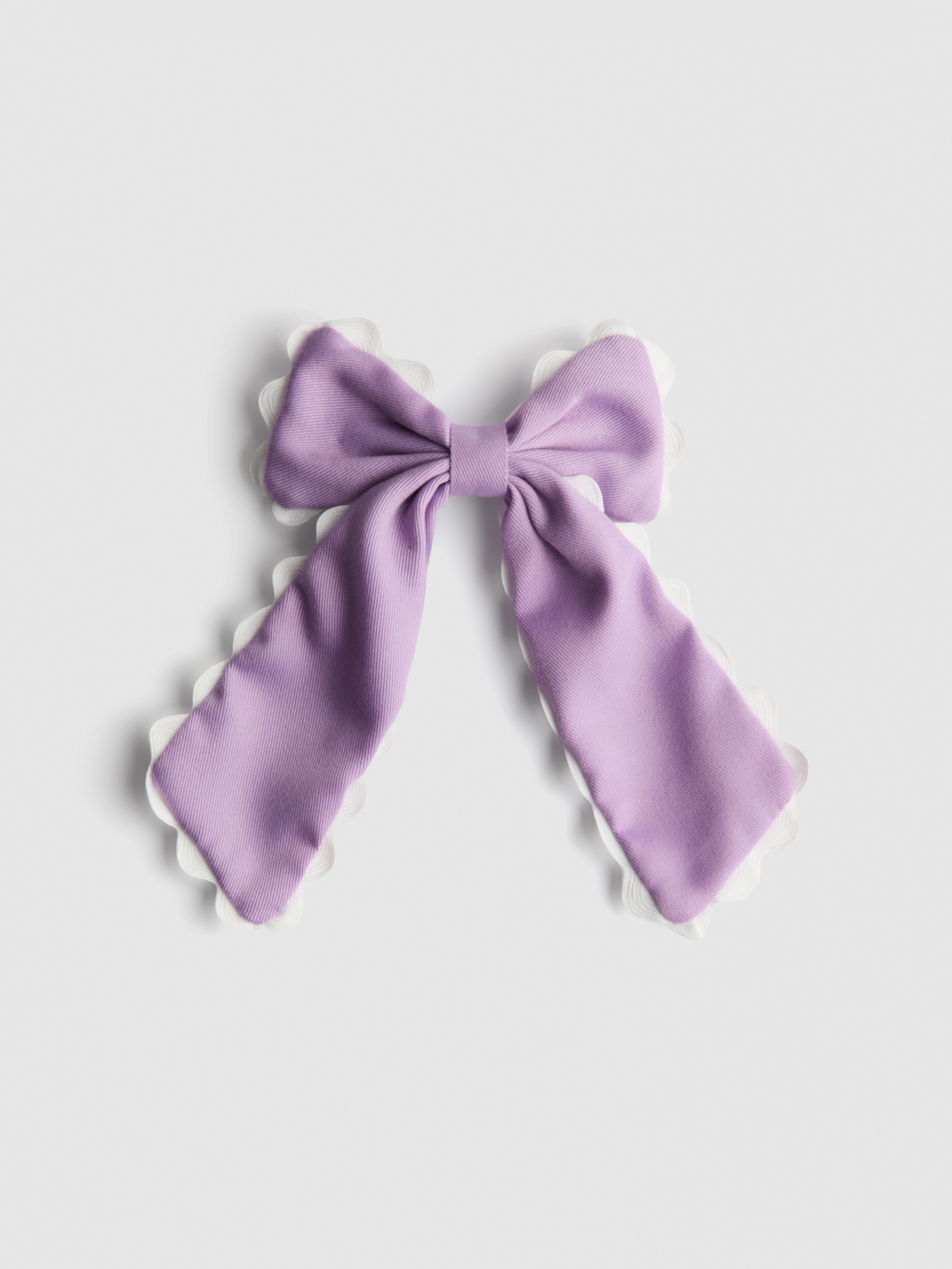 Scallop Trim Bow Hair Clip