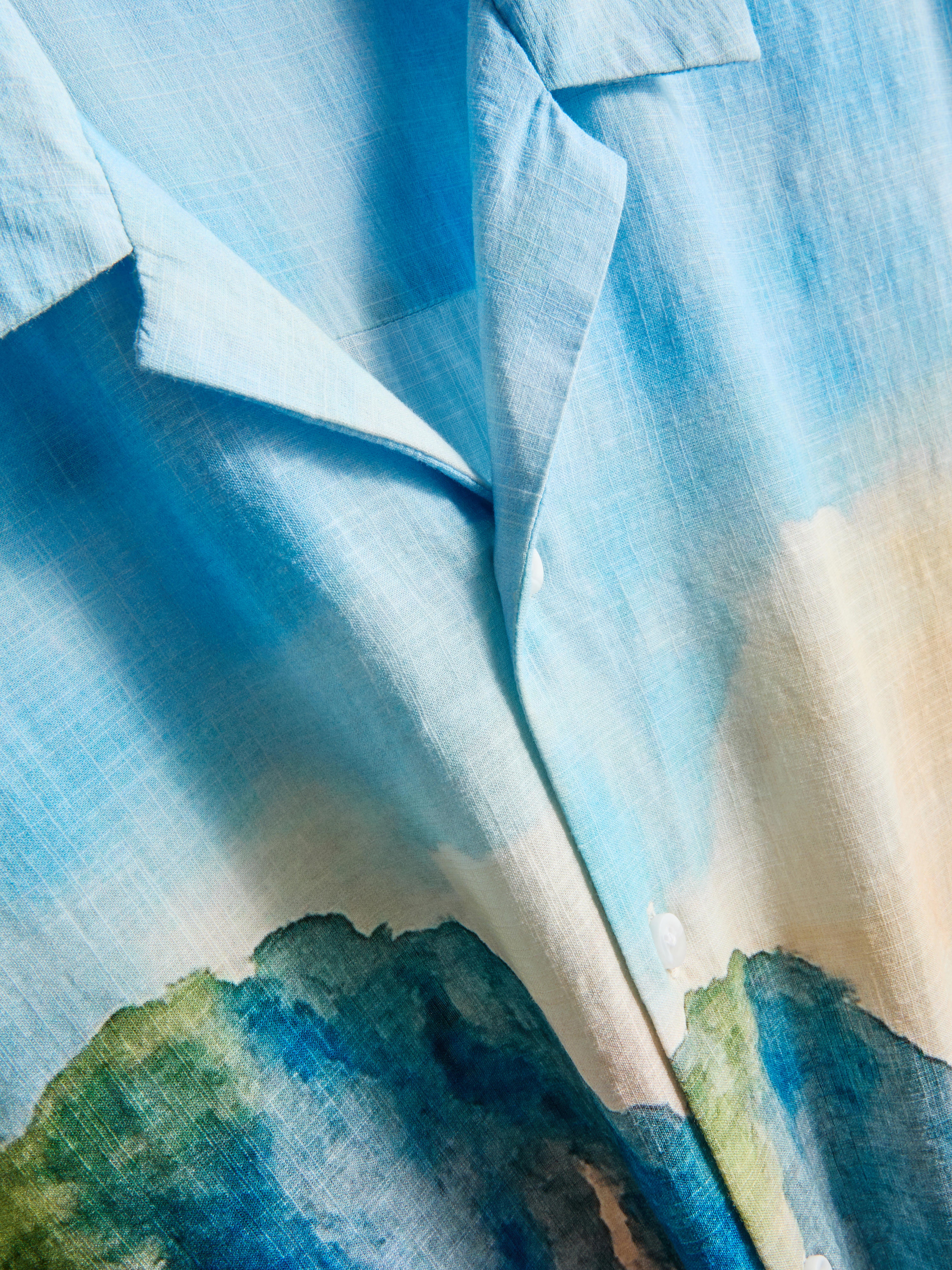 Camicia con colletto a rever e stampa panorama