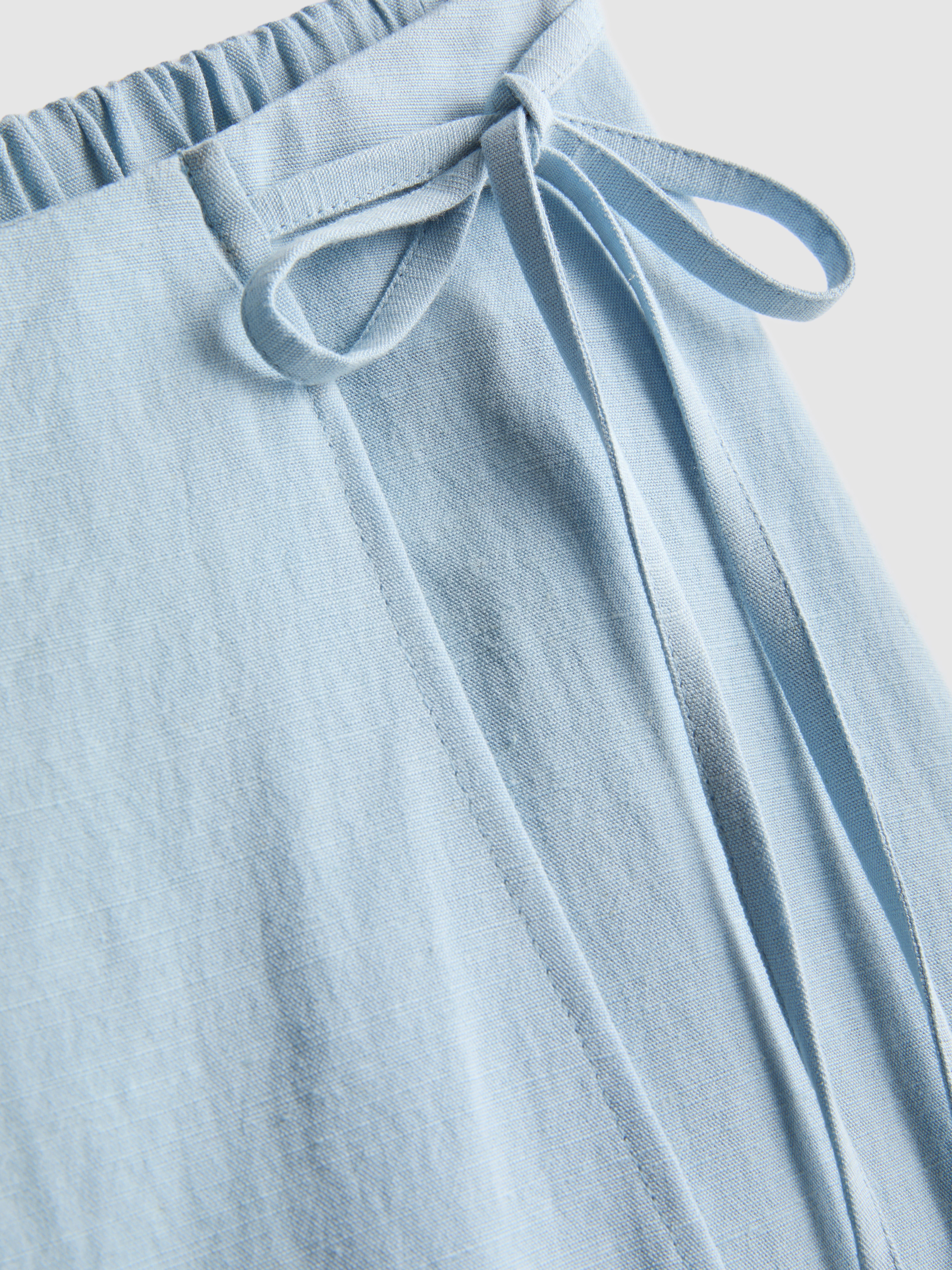 Mini jupe-short en mélange de lin à nouer