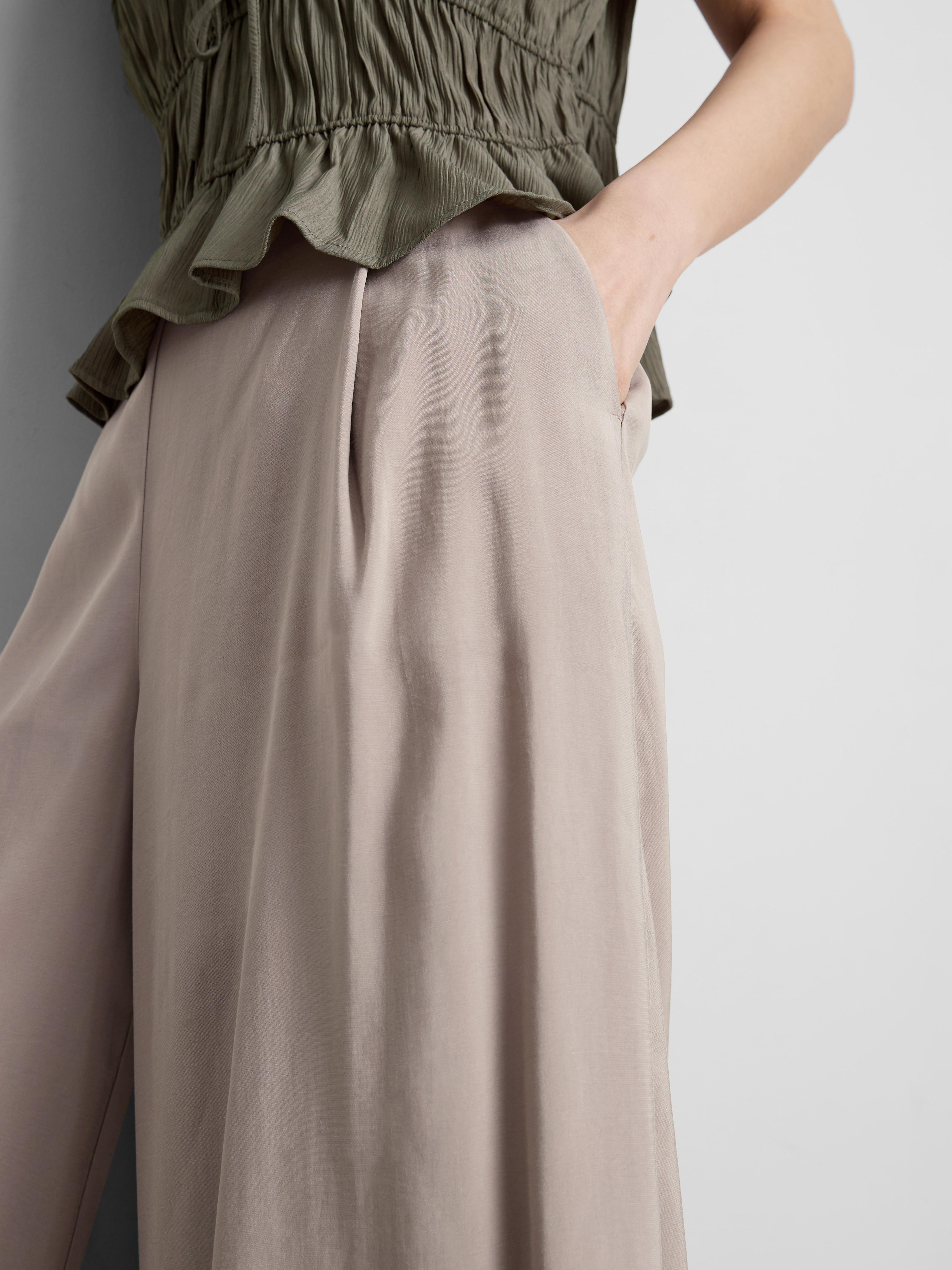 Pantalones anchos tipo culotte de talle medio