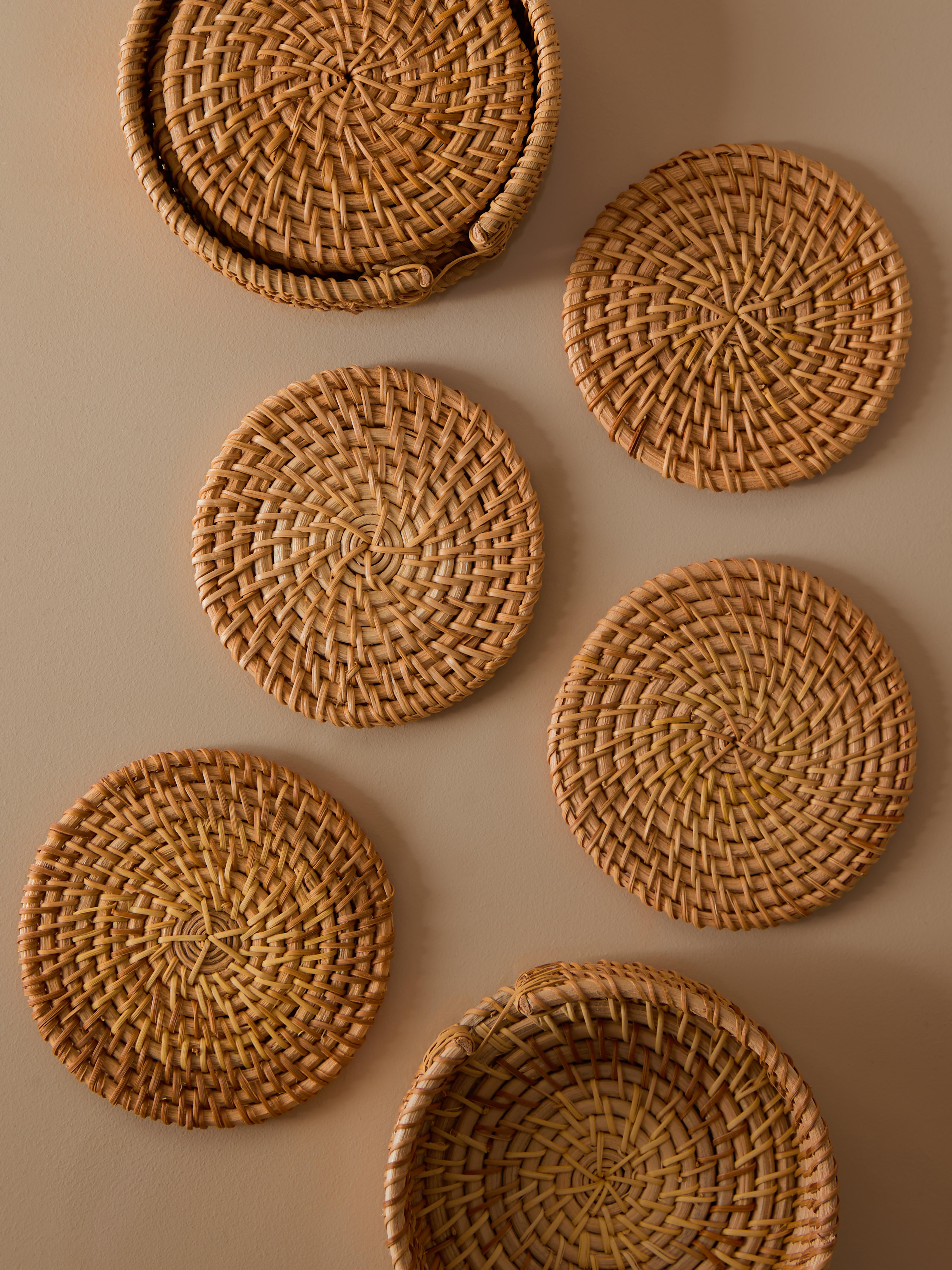 Posavasos de ratán de The Edit