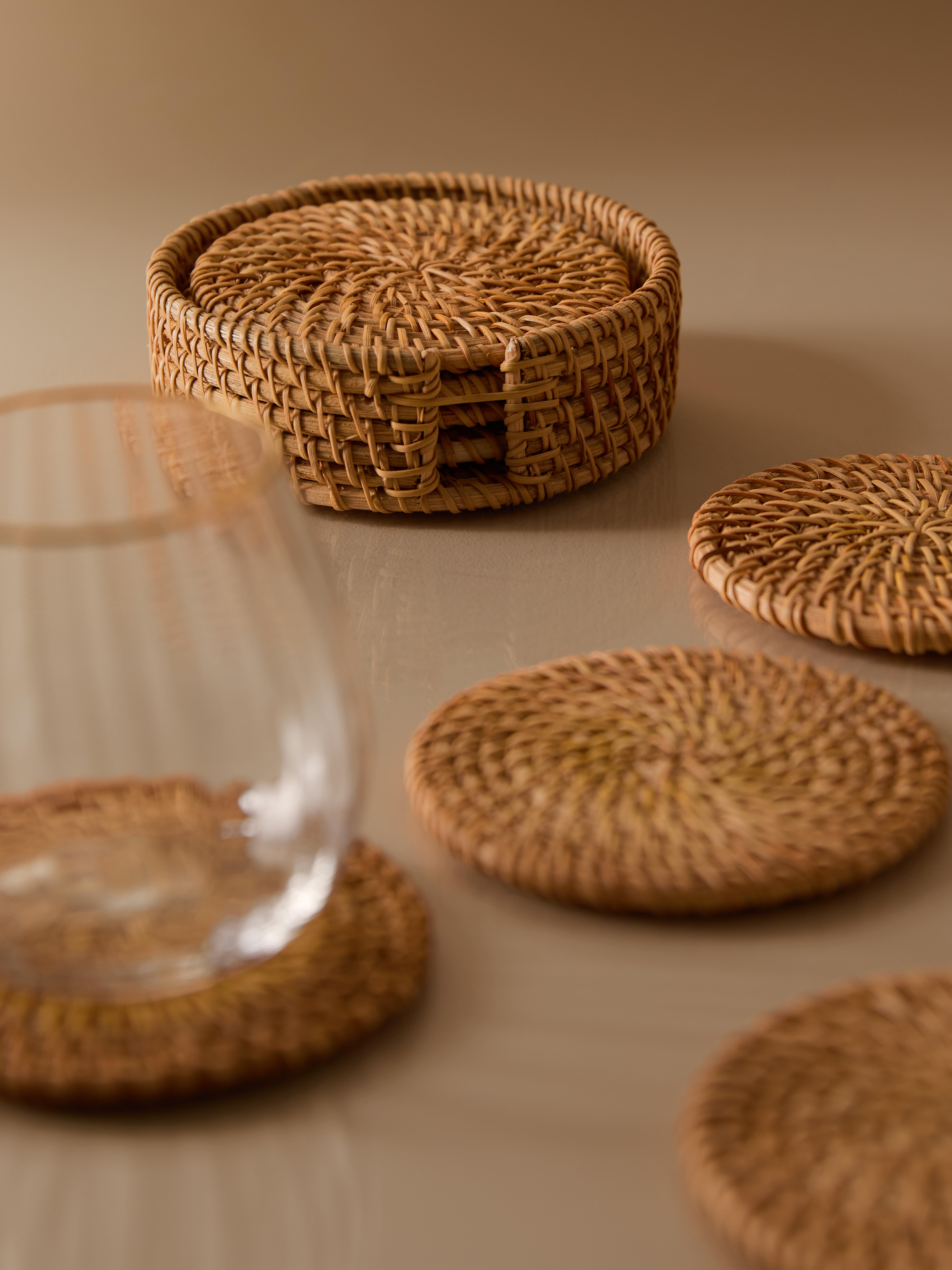 Posavasos de ratán de The Edit