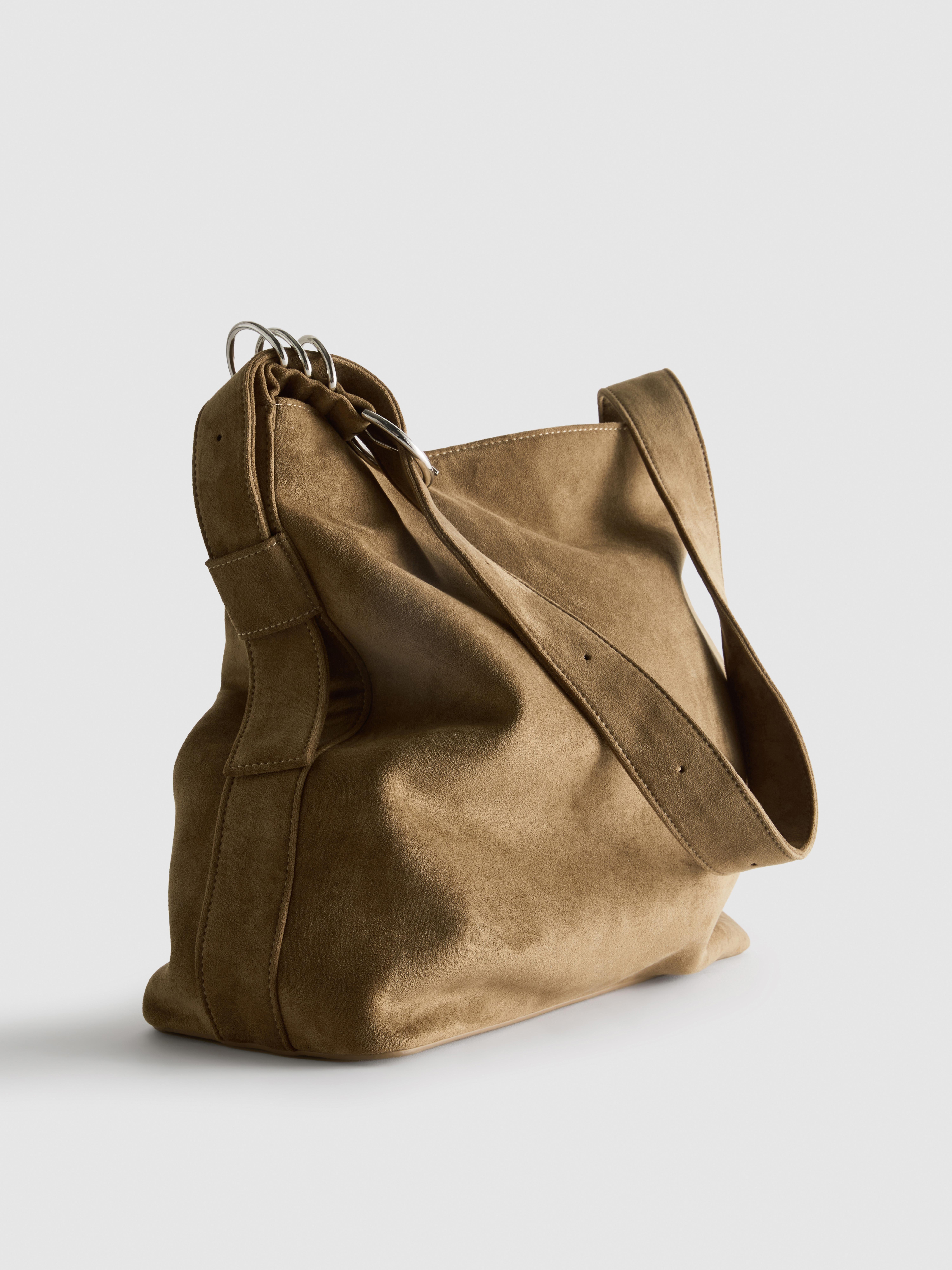 Bolso de hombro desestructurado