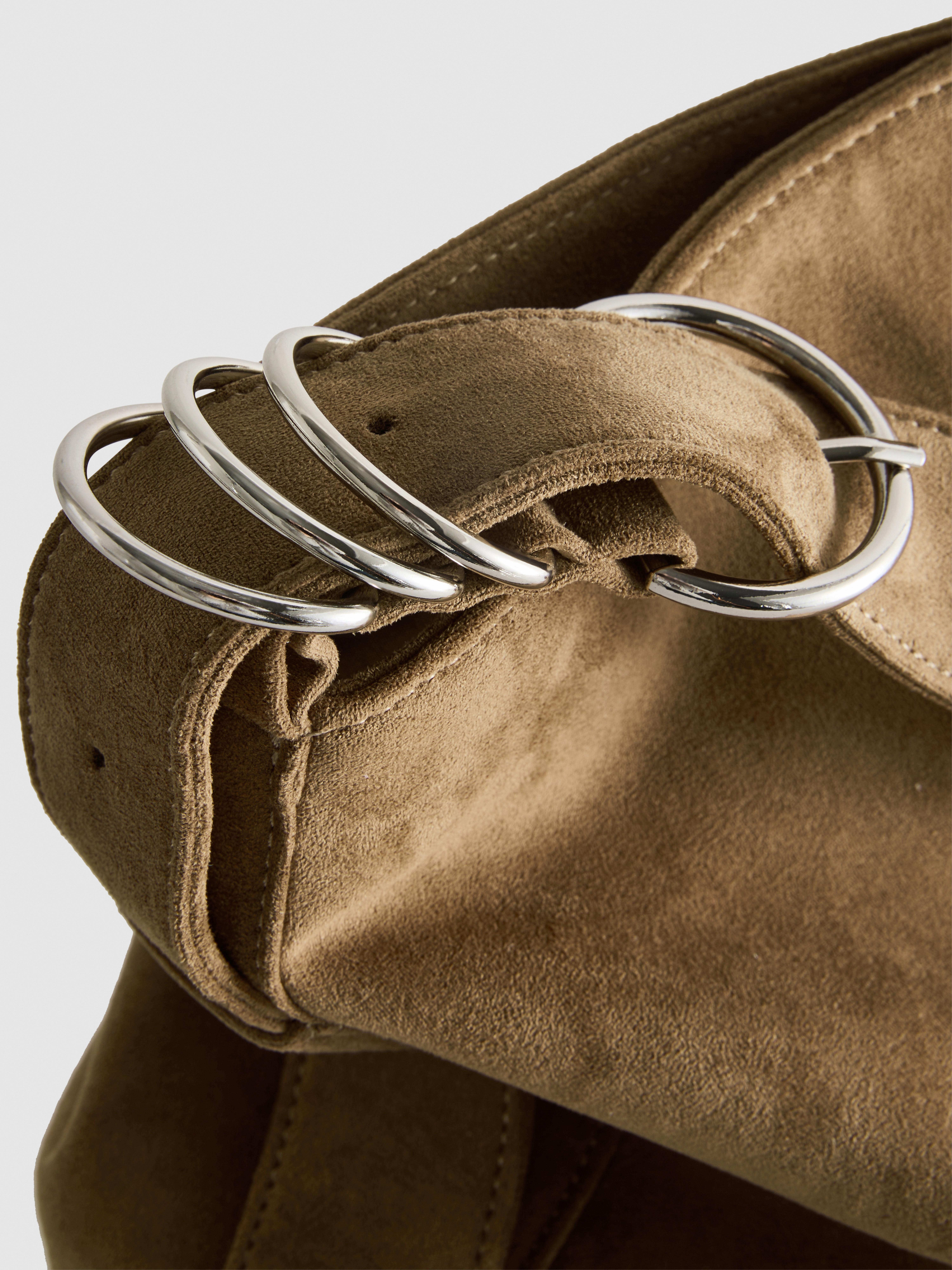 Bolso de hombro desestructurado