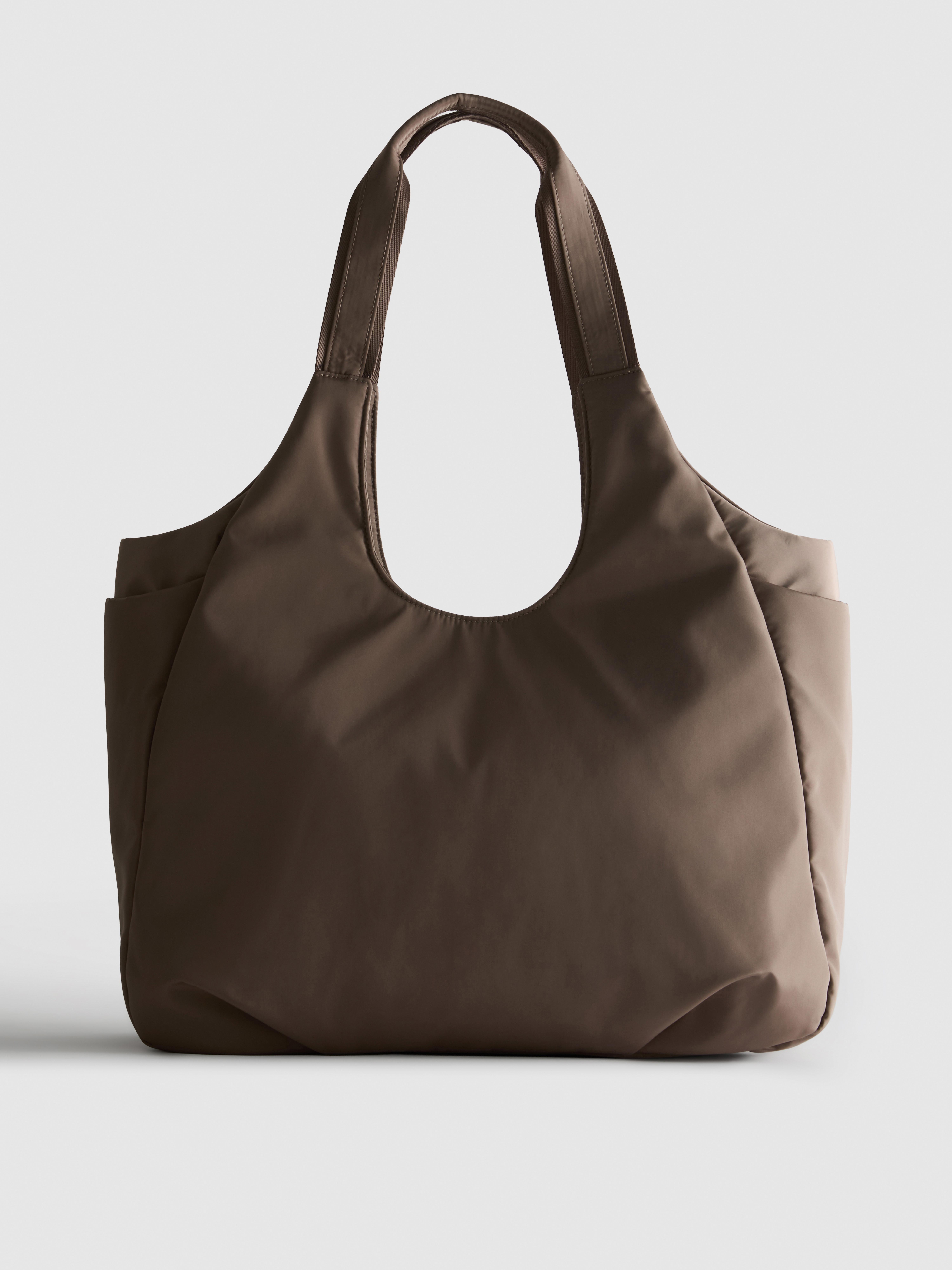 Közepes méretű shopper fazonú táska