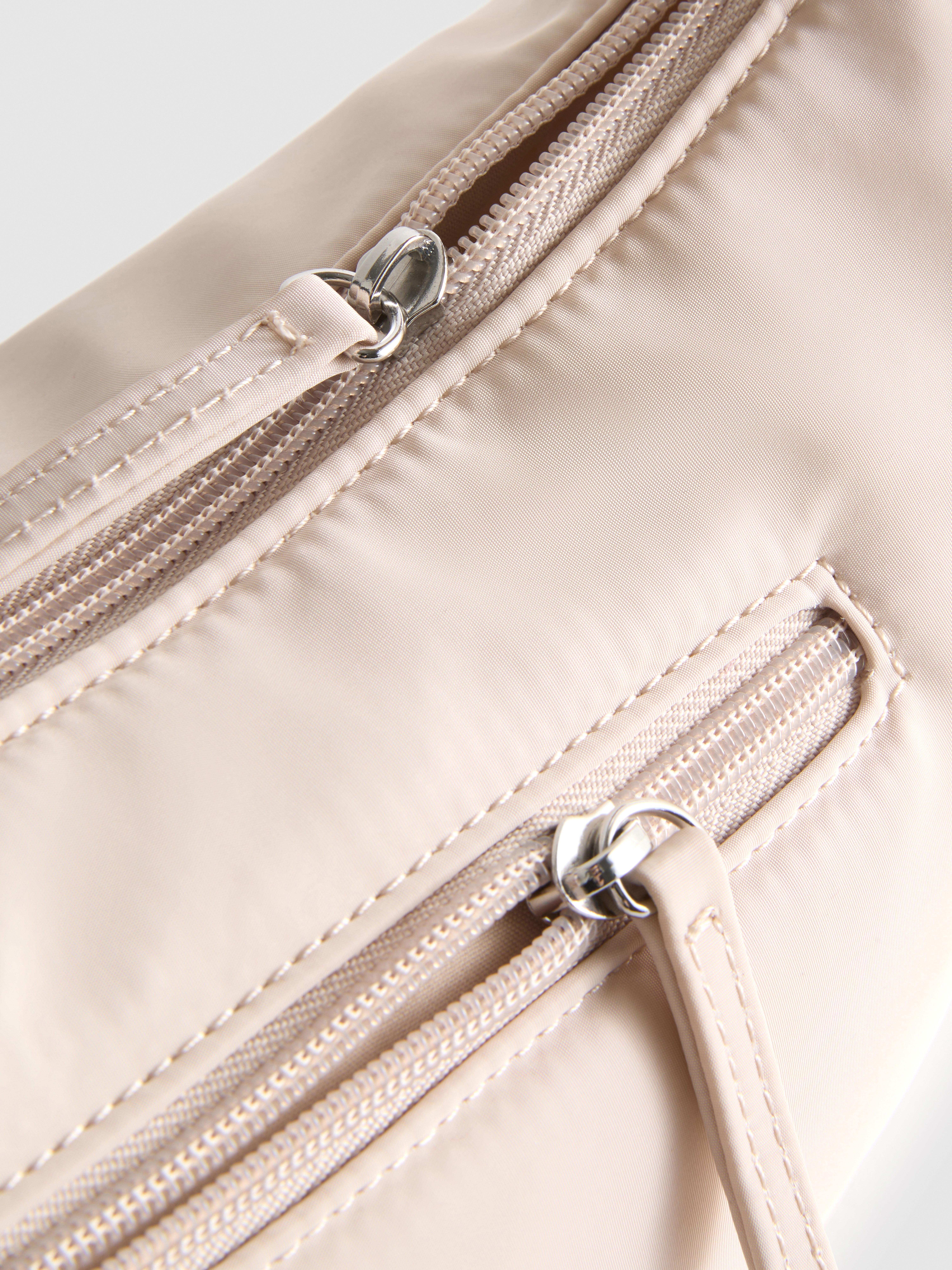 Sac à bandoulière rembourré en forme de croissant