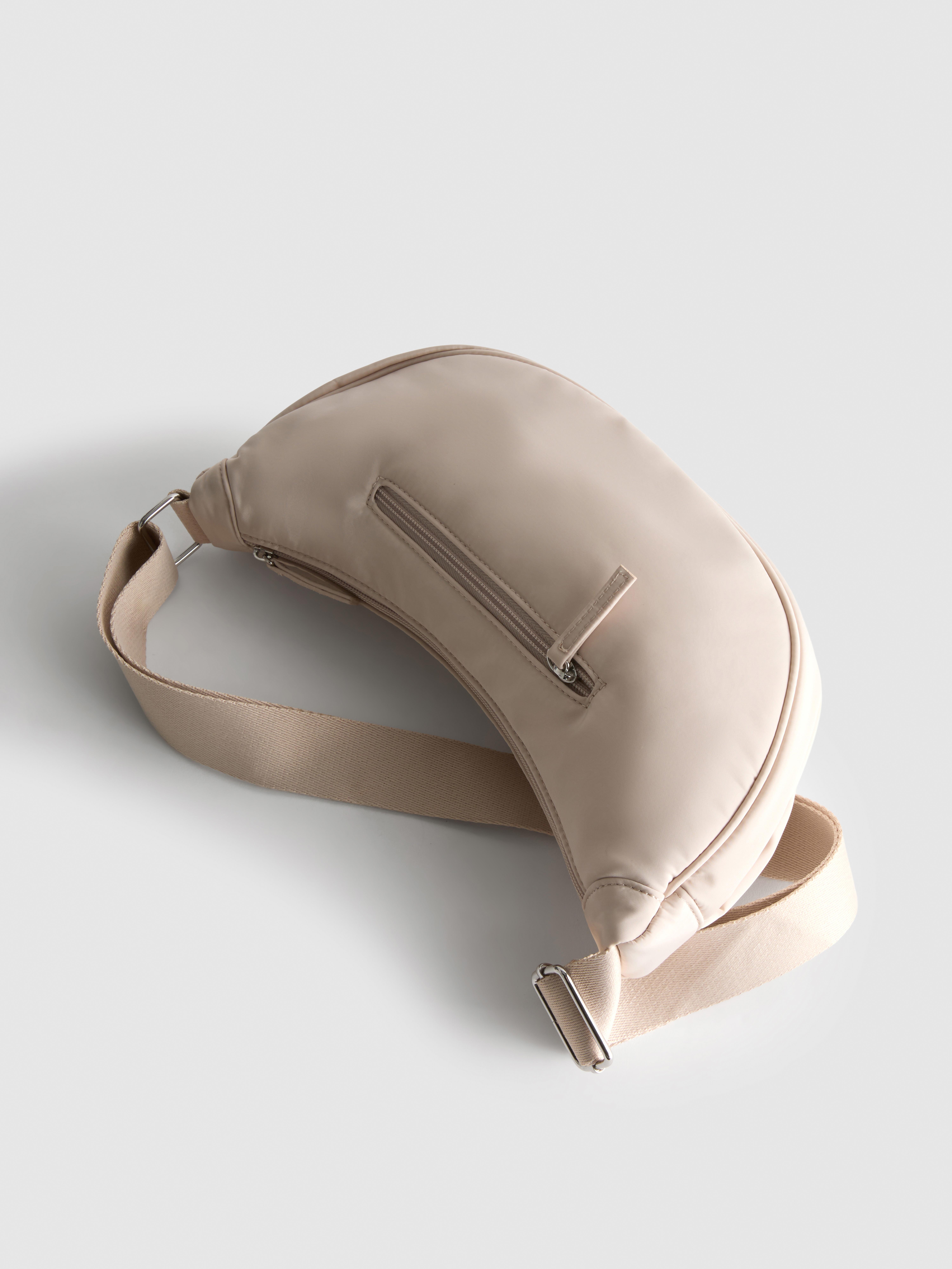 Sac à bandoulière rembourré en forme de croissant