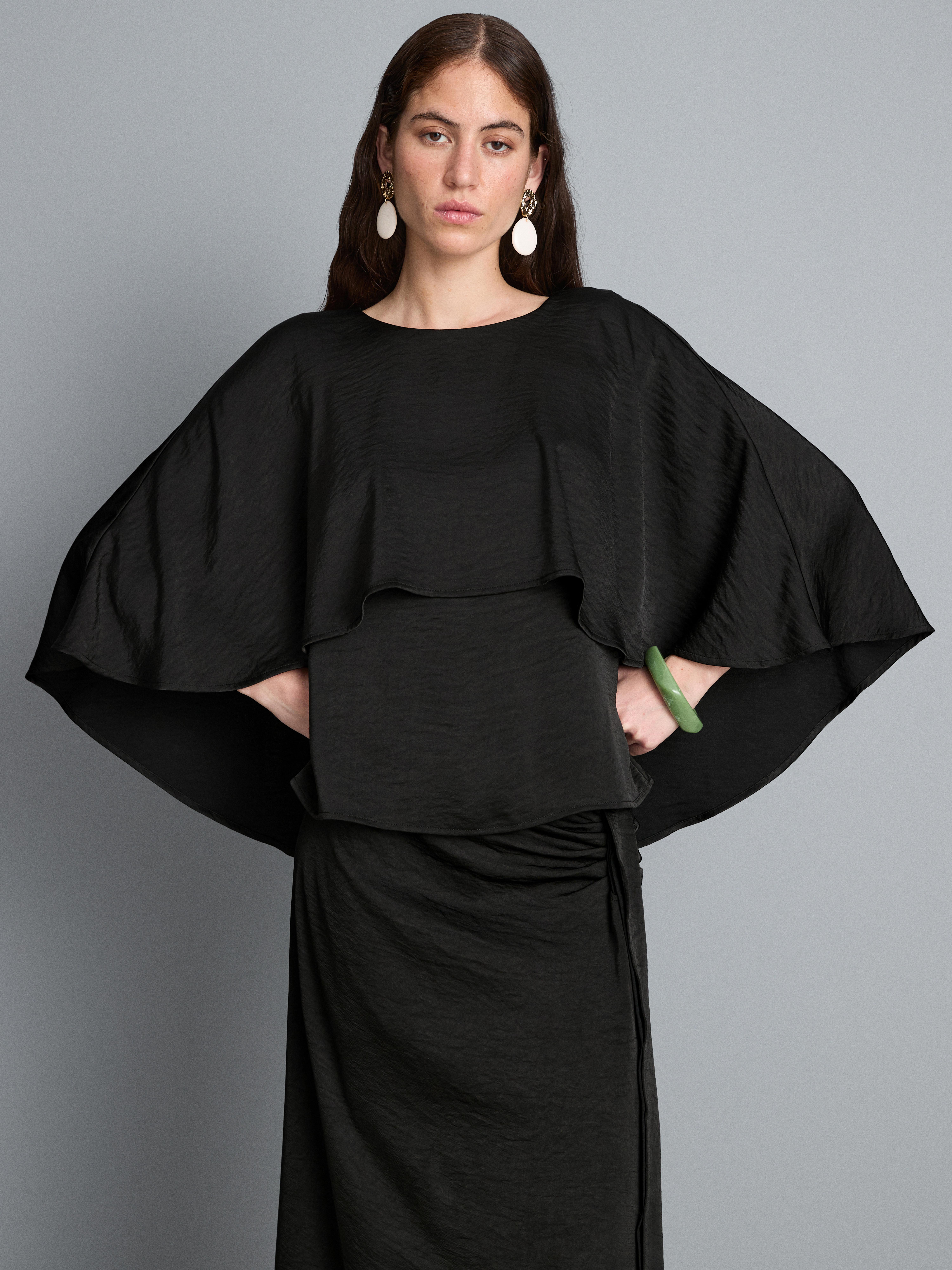 Top a mantella in raso