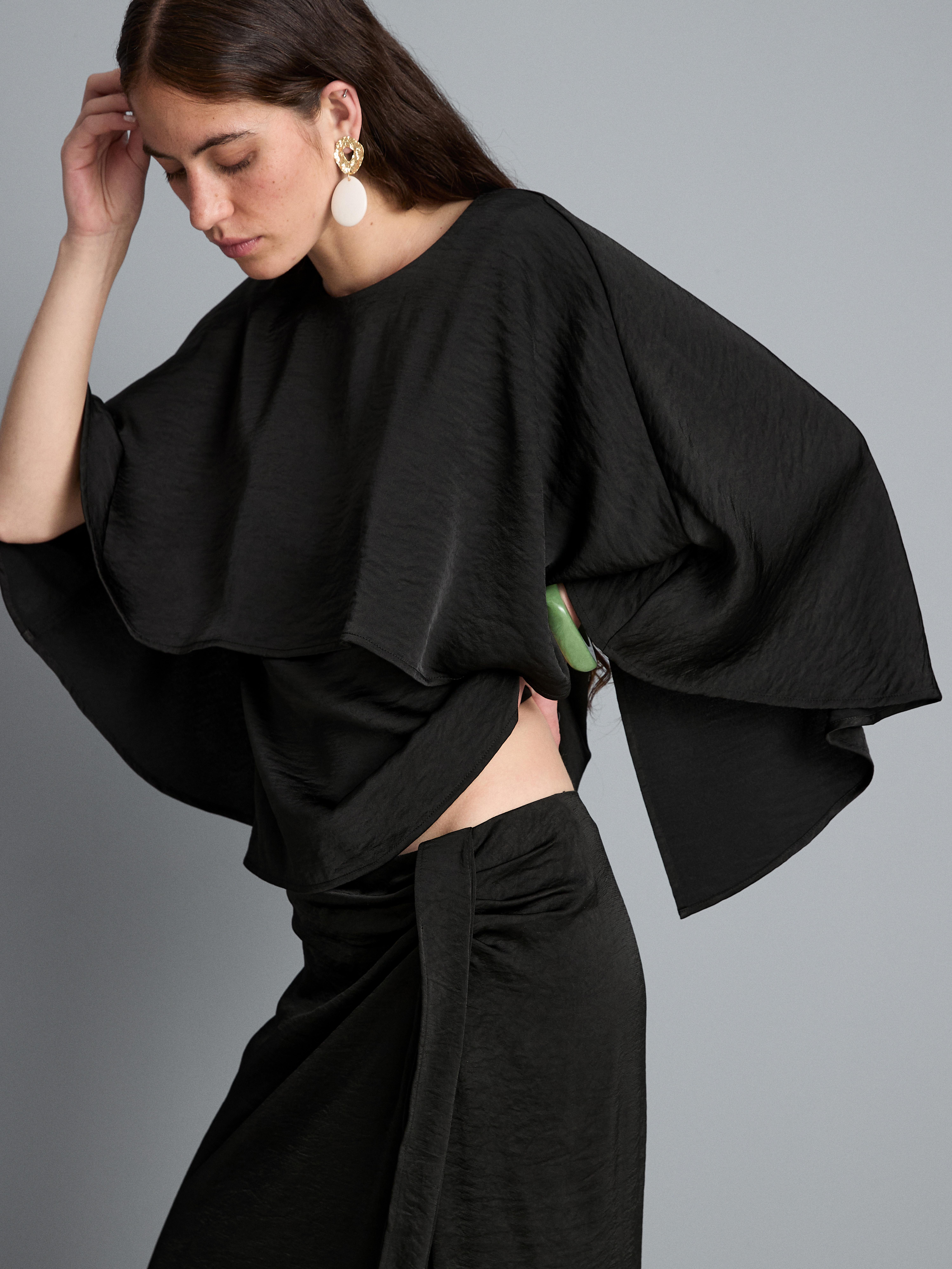Top a mantella in raso