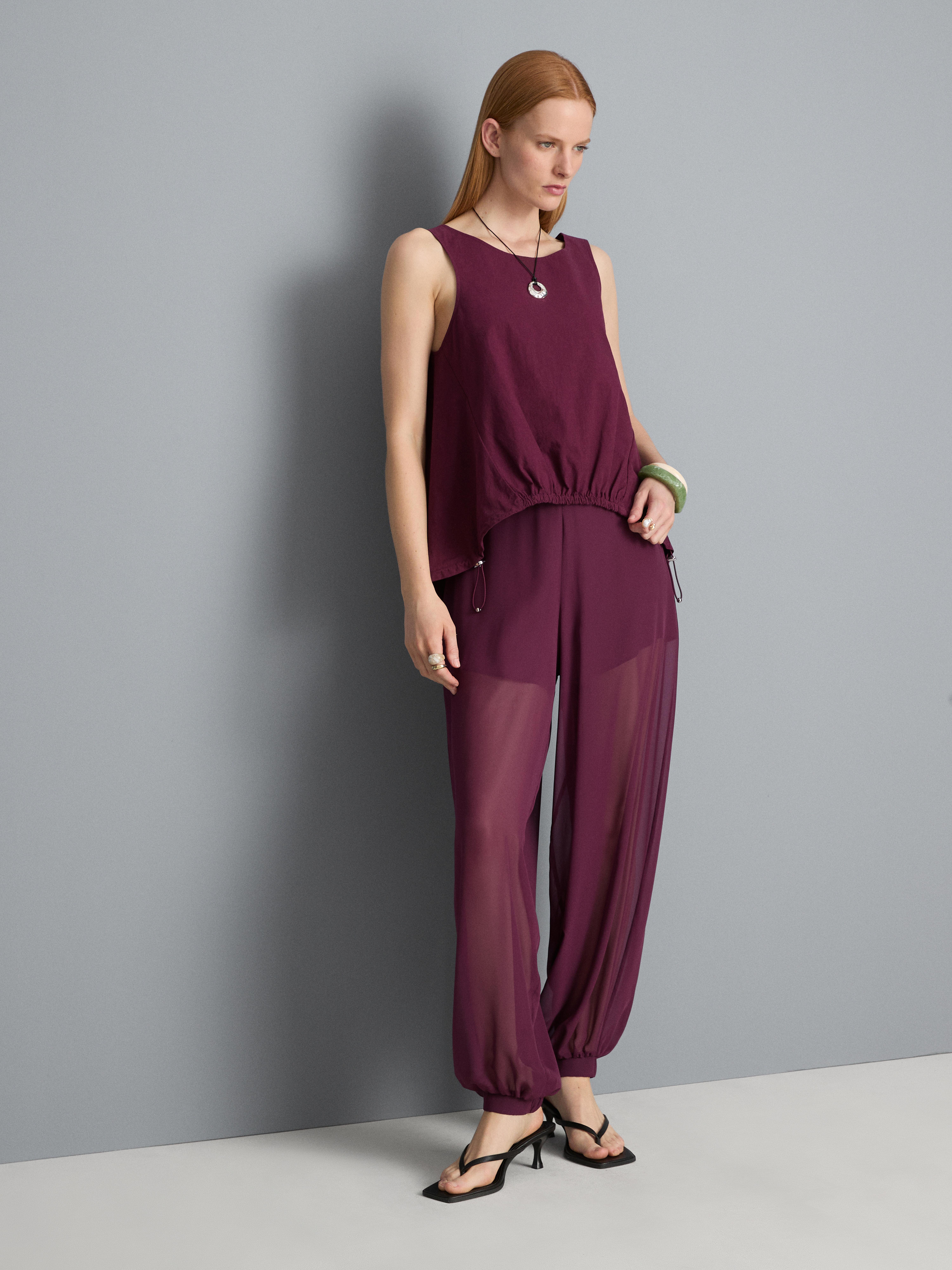 Funktionales Tanktop mit rundem Saum