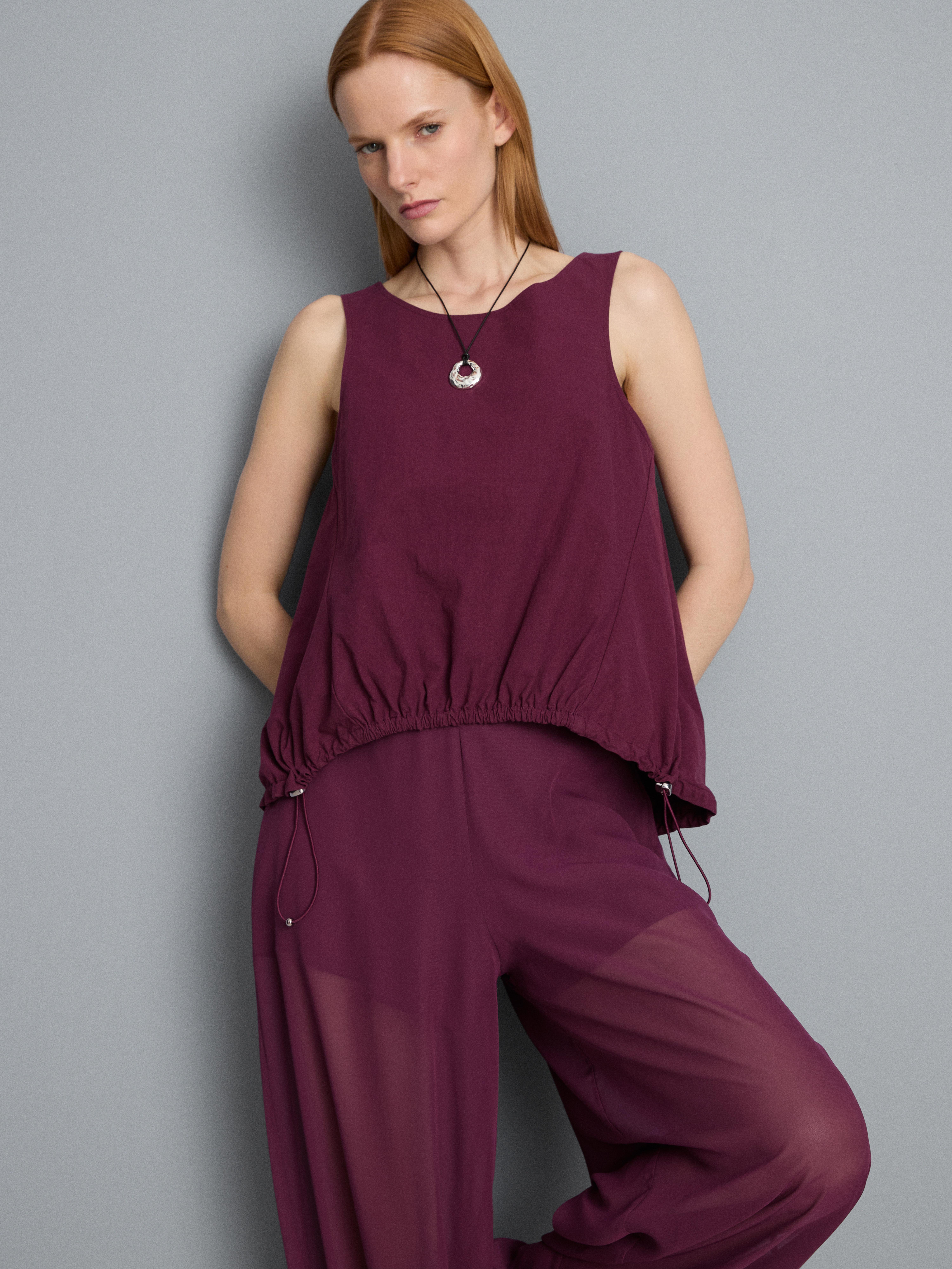 Funktionales Tanktop mit rundem Saum