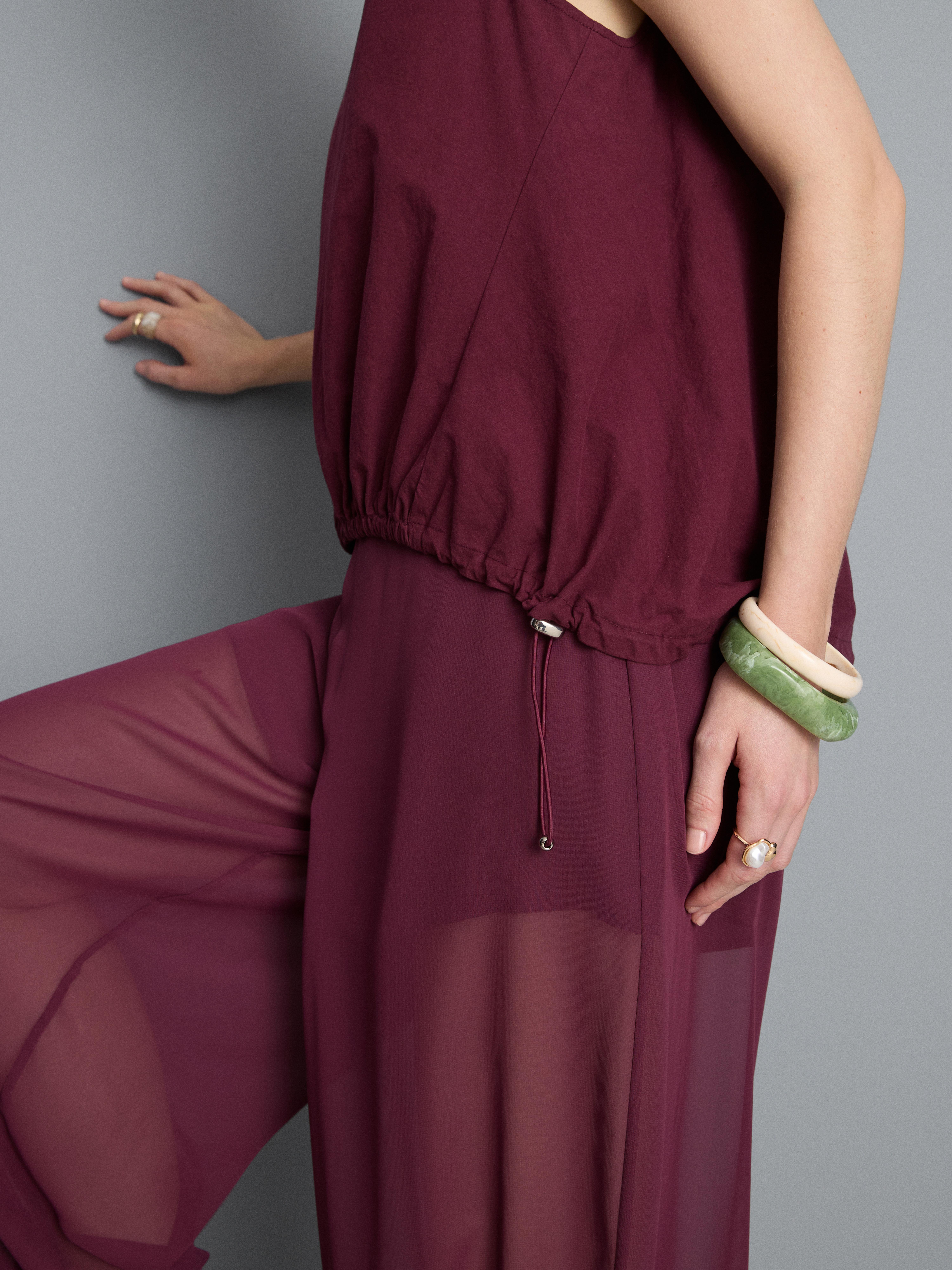 Funktionales Tanktop mit rundem Saum