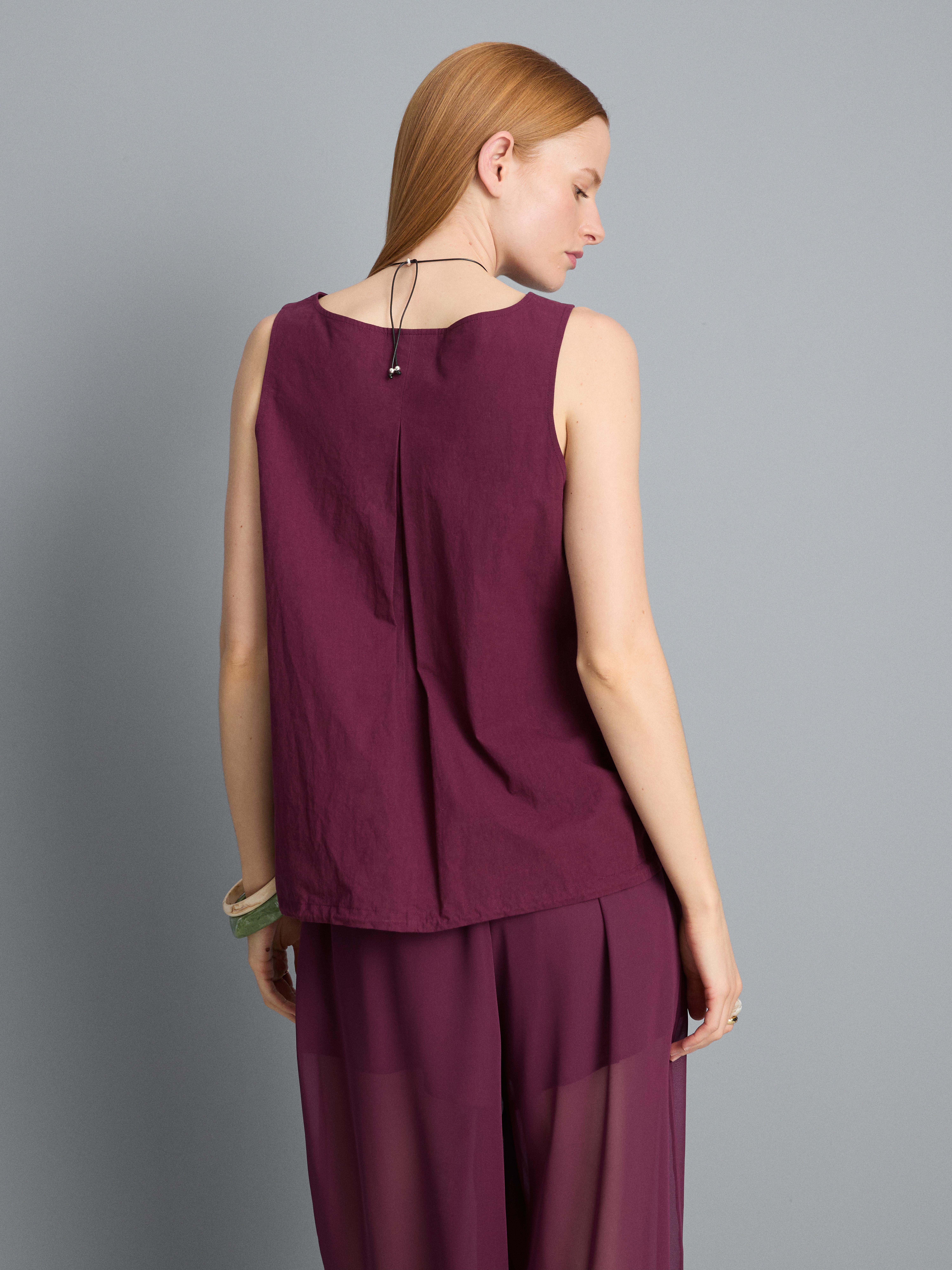 Funktionales Tanktop mit rundem Saum