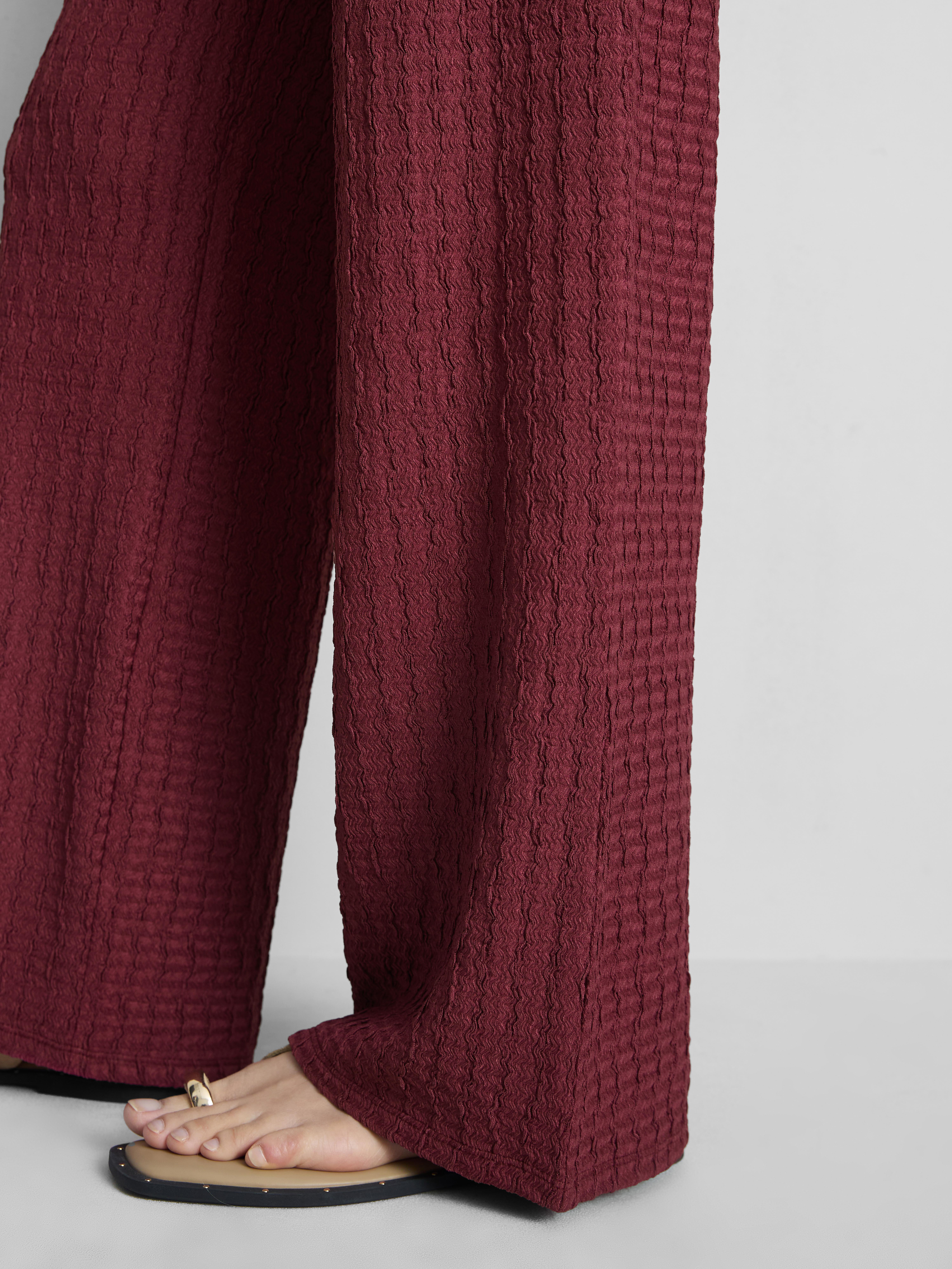 Hose in Knitteroptik mit weitem Bein