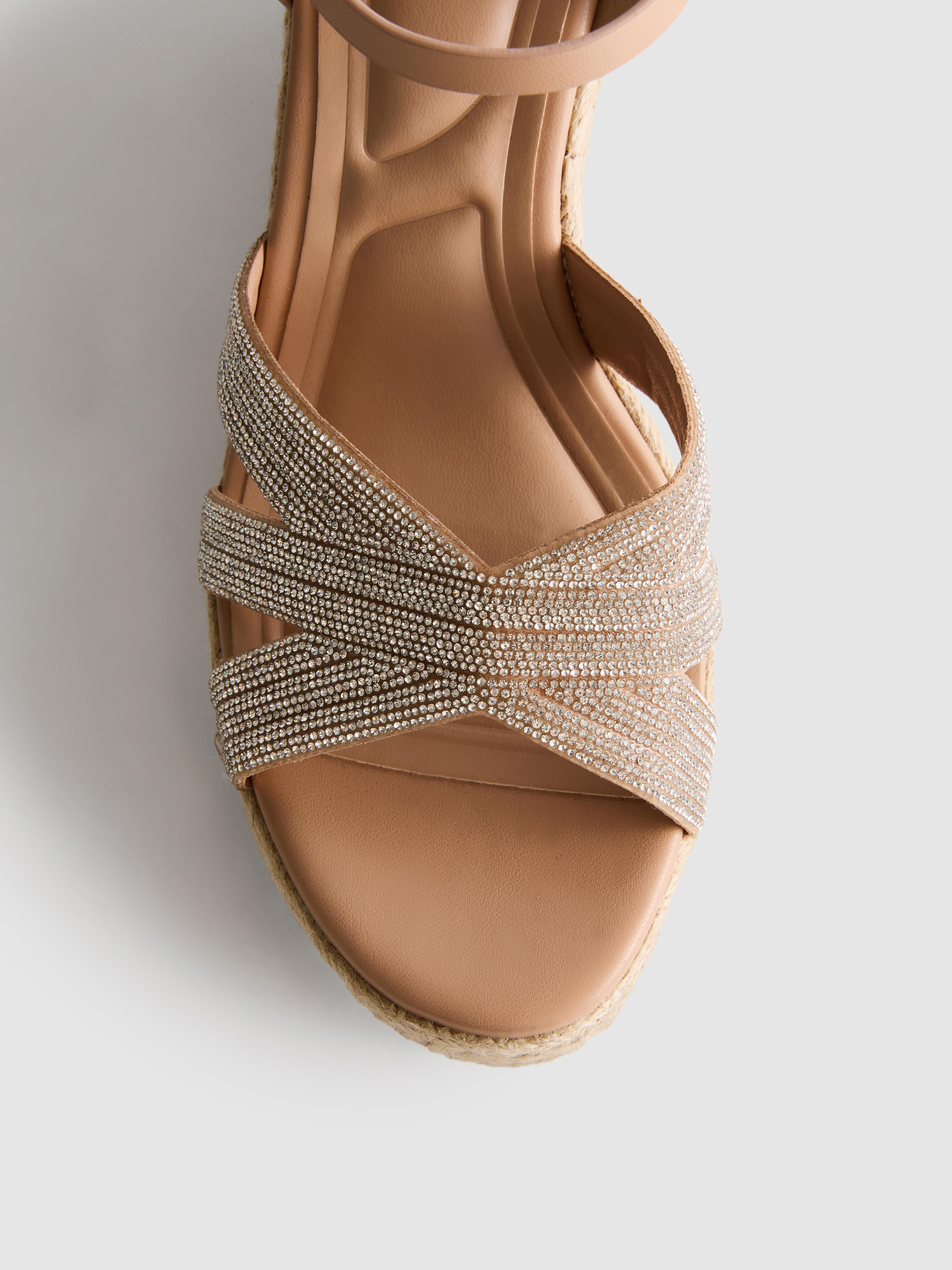 Verzierte Espadrilles mit Keilabsatz