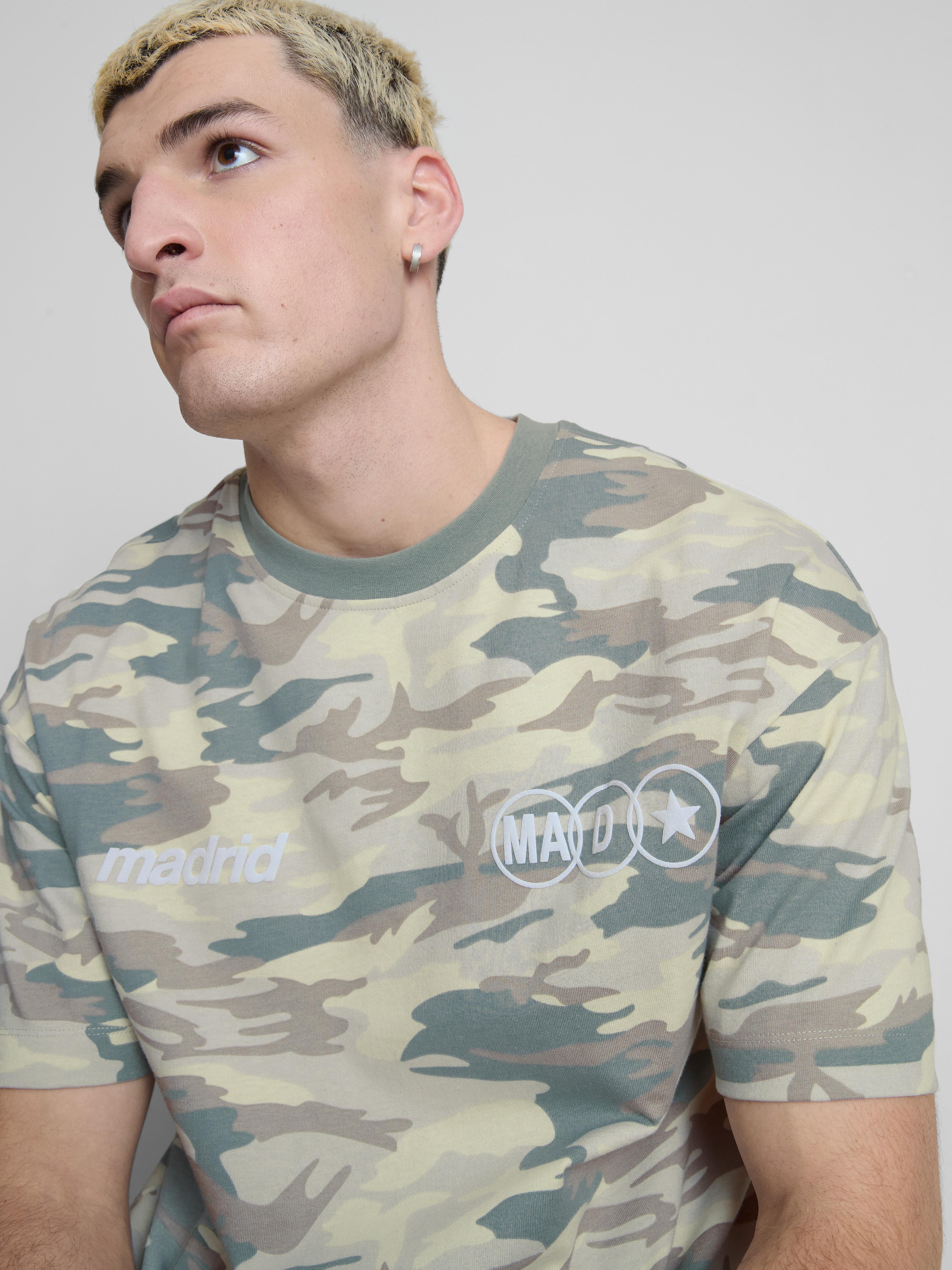 Camiseta con estampado de camuflaje