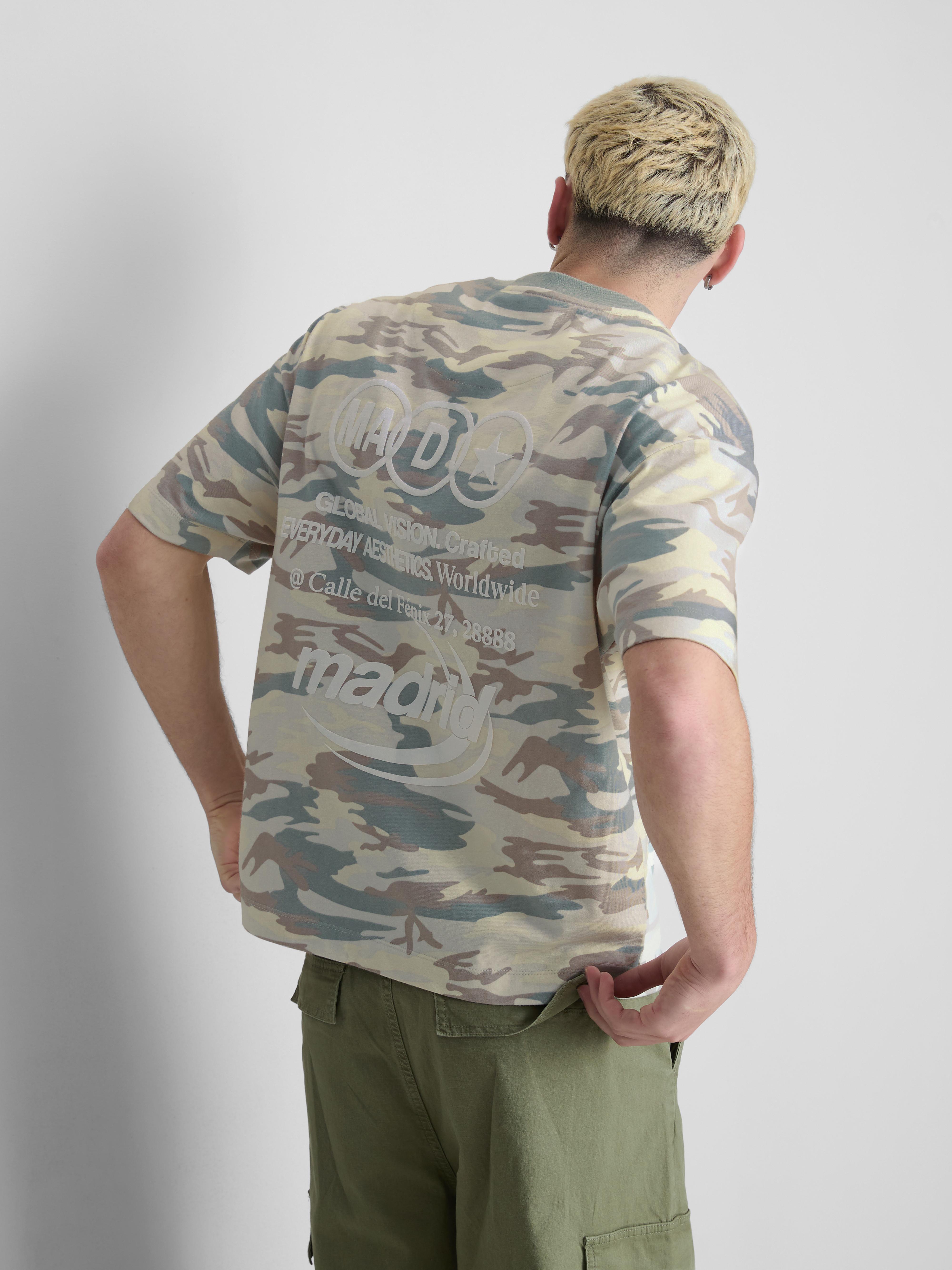 Camiseta con estampado de camuflaje