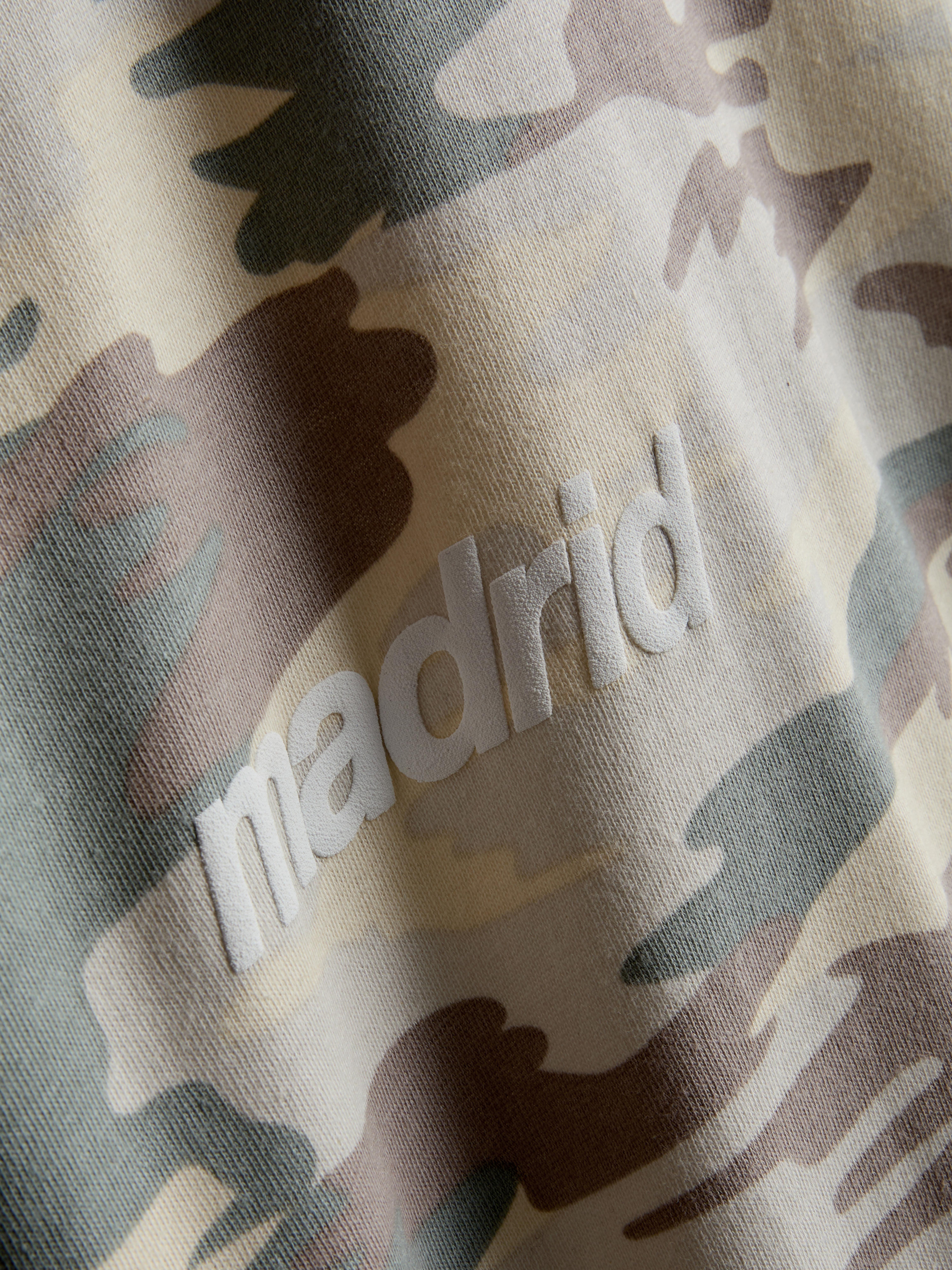 Camiseta con estampado de camuflaje