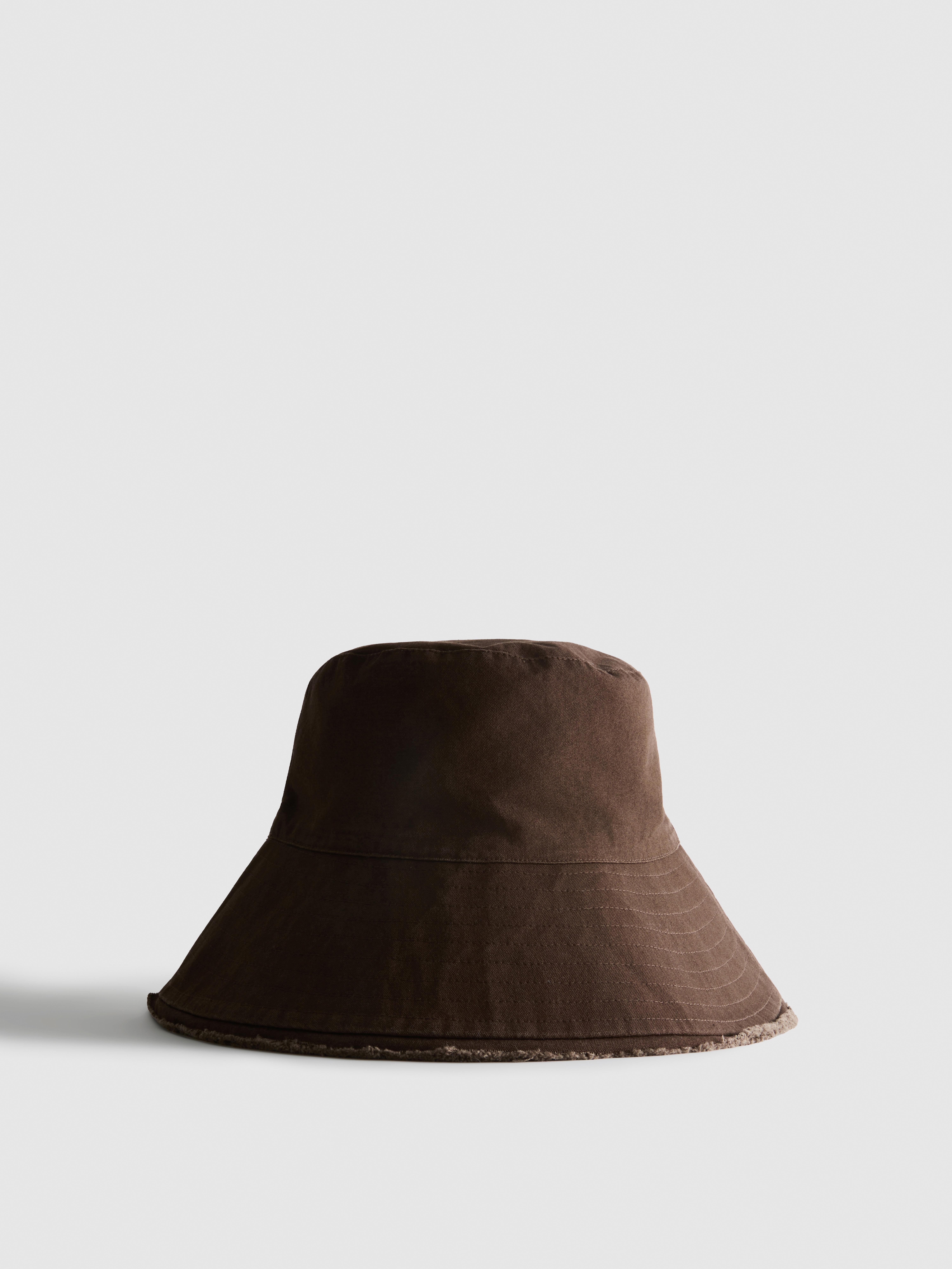 Paula Echevarría Bucket Hat