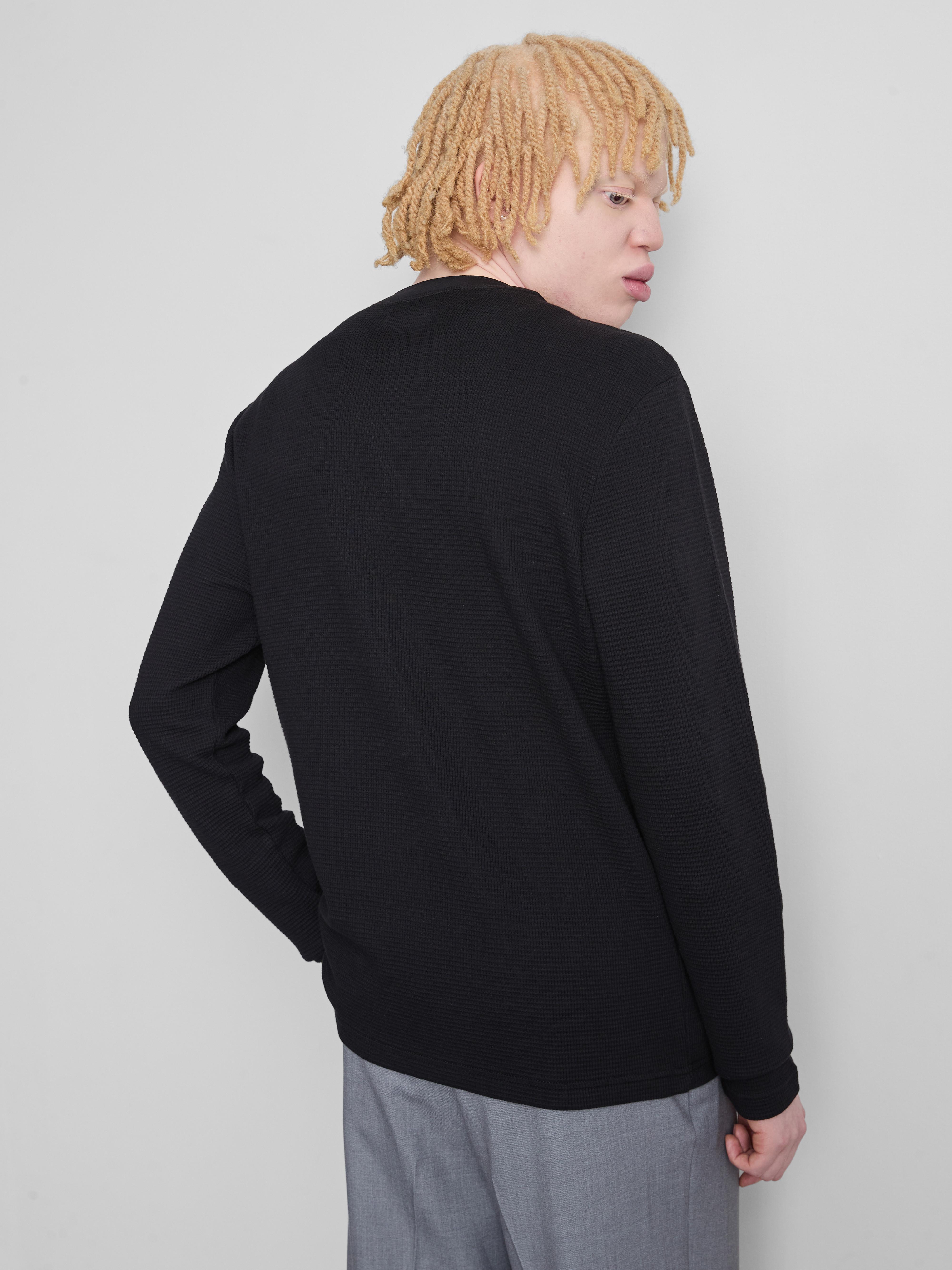 T-shirt z kołnierzykiem henley o waflowej fakturze