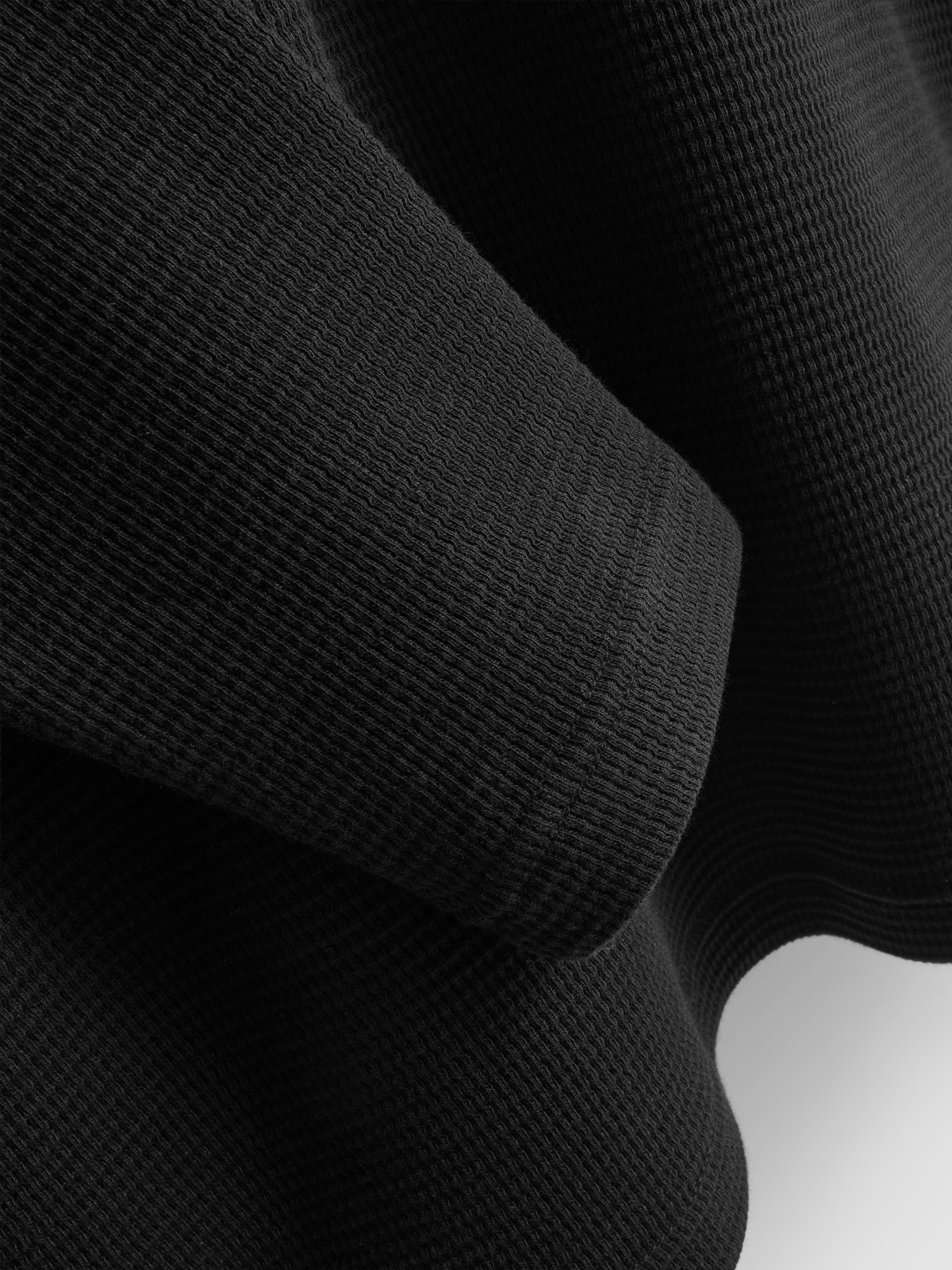 T-shirt z kołnierzykiem henley o waflowej fakturze