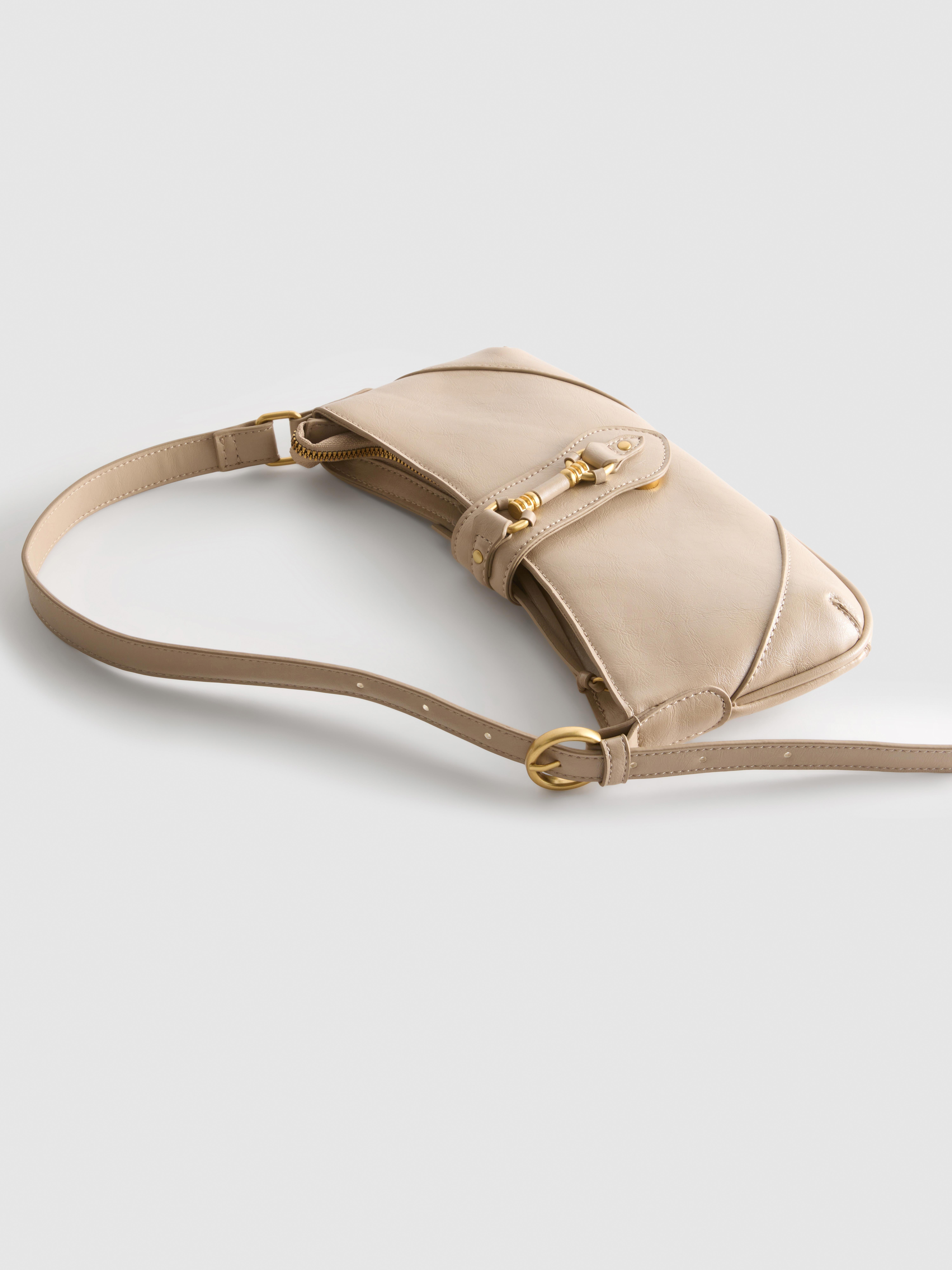 Sac bandoulière à finitions métallisées