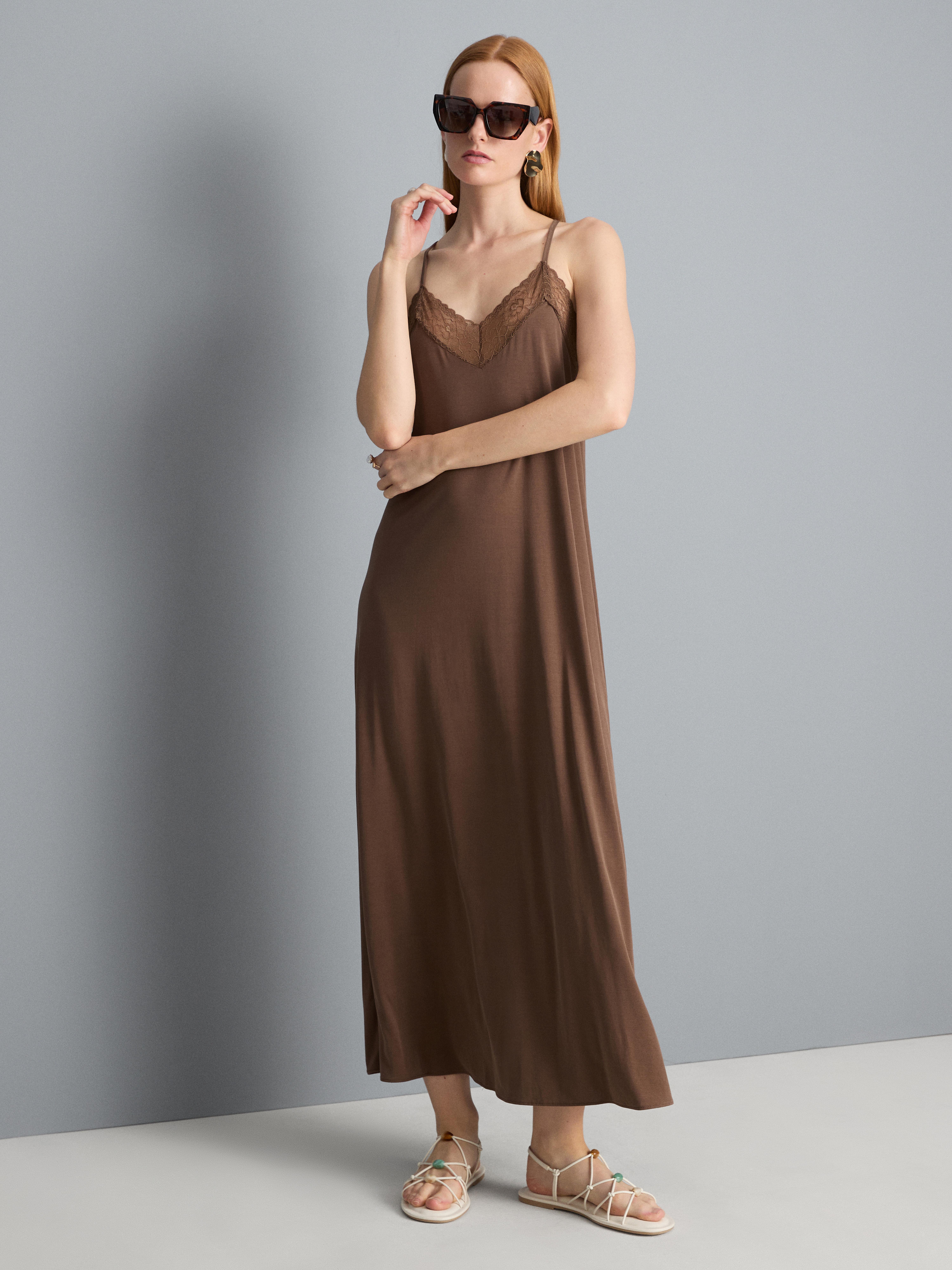Midi-Trägerkleid aus Jersey mit Spitzenbesatz