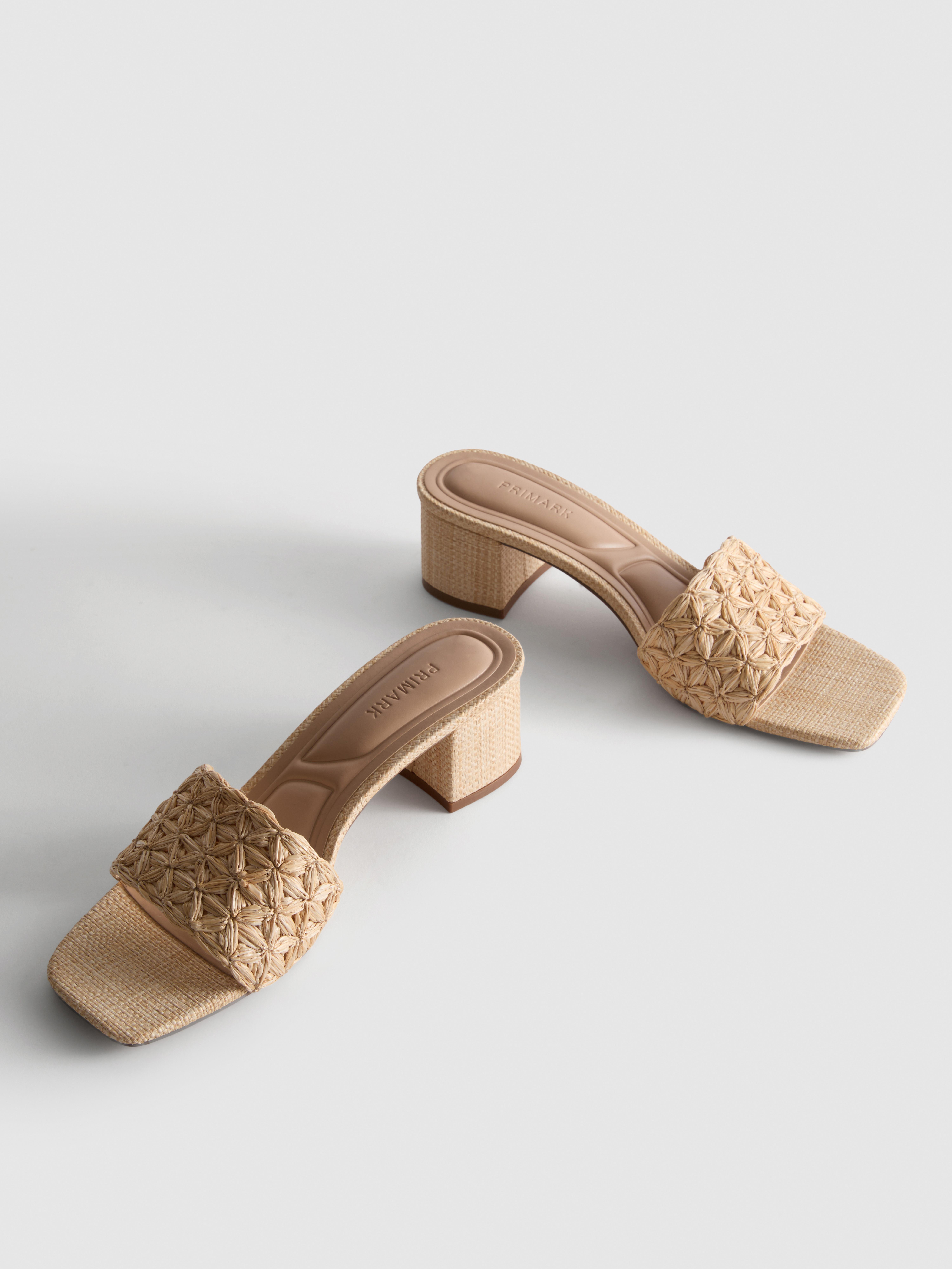 Raffia muiltjes met blokhak