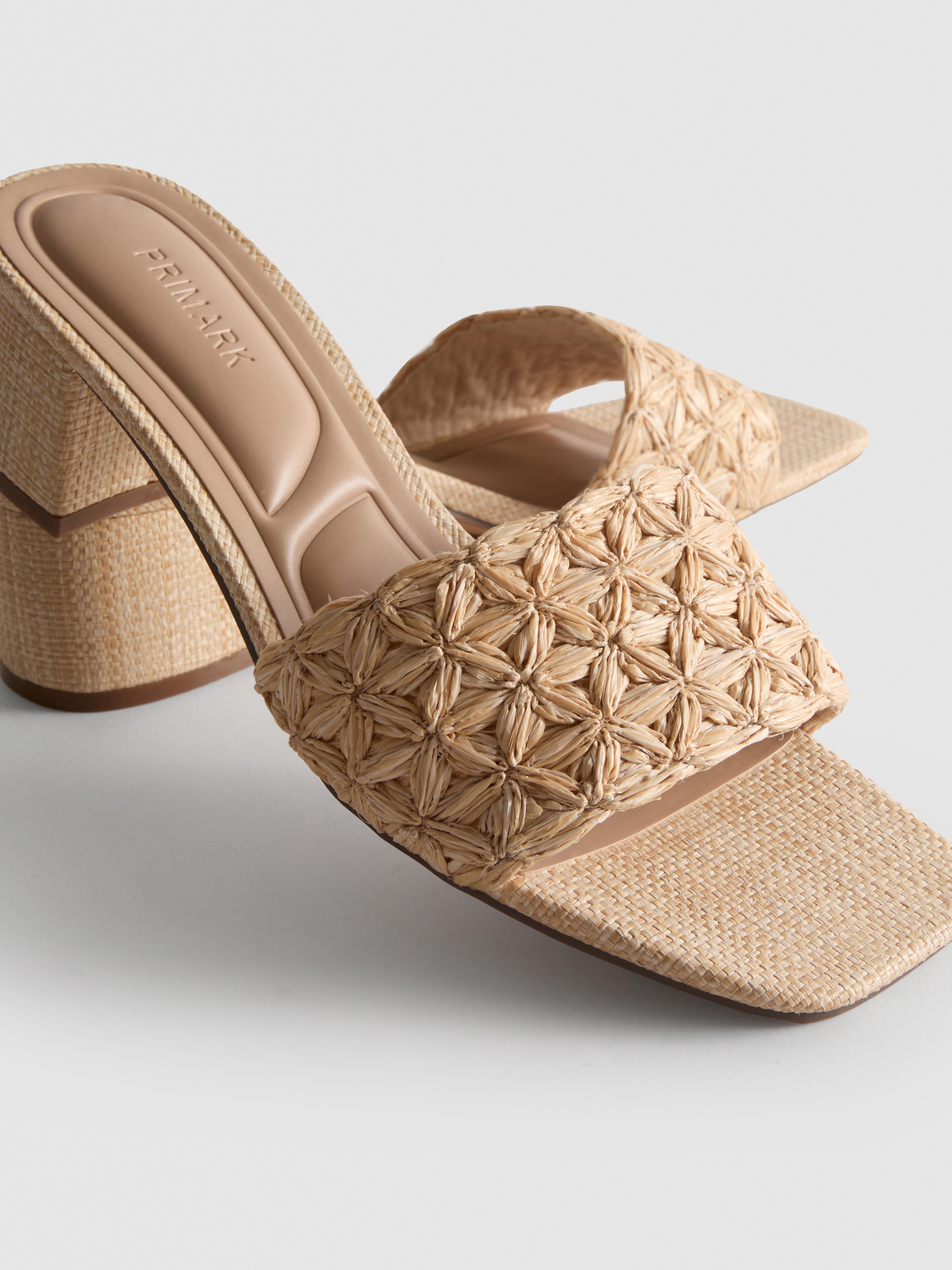 Raffia muiltjes met blokhak