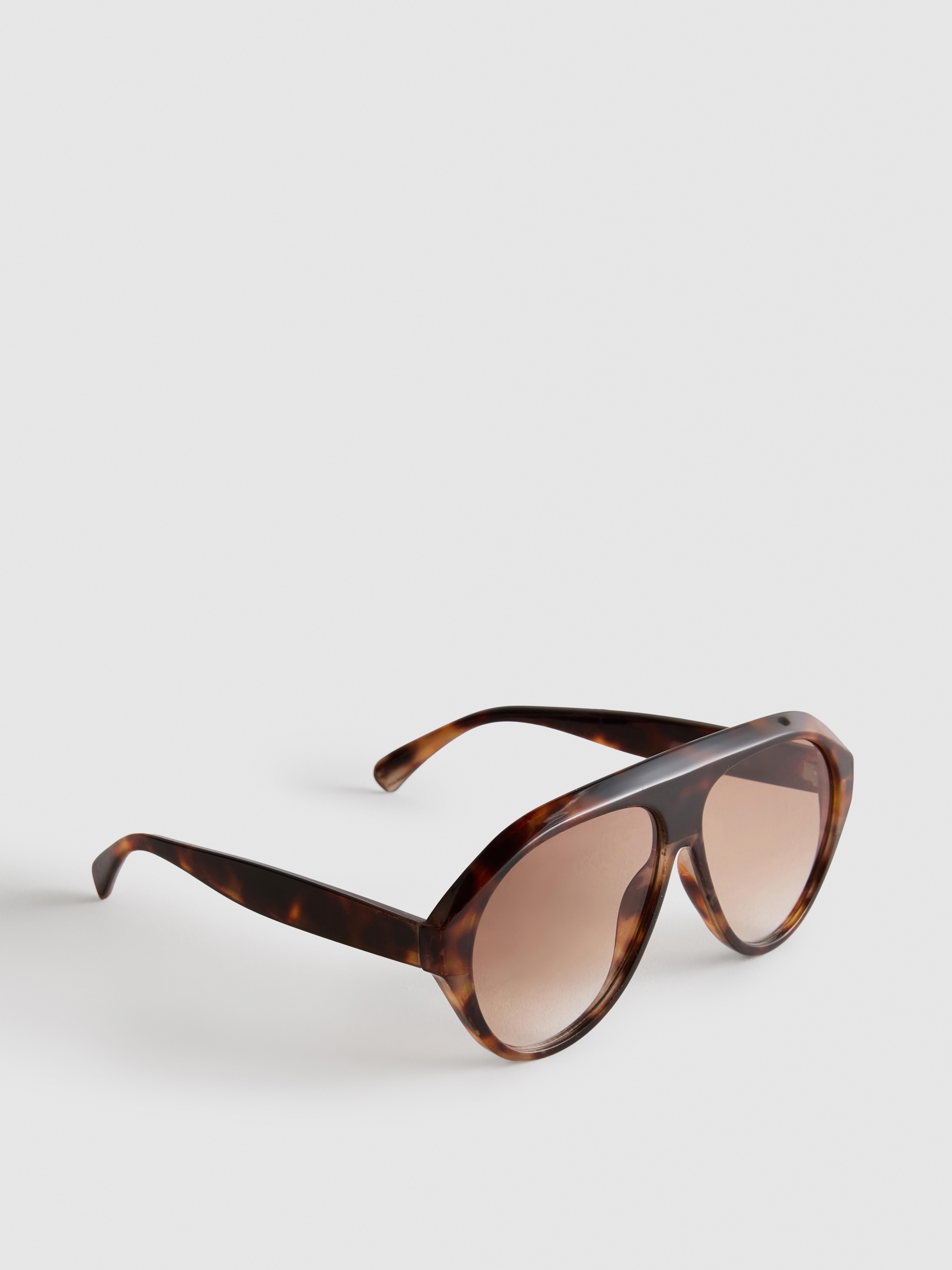 Aviator Style Sunglasses