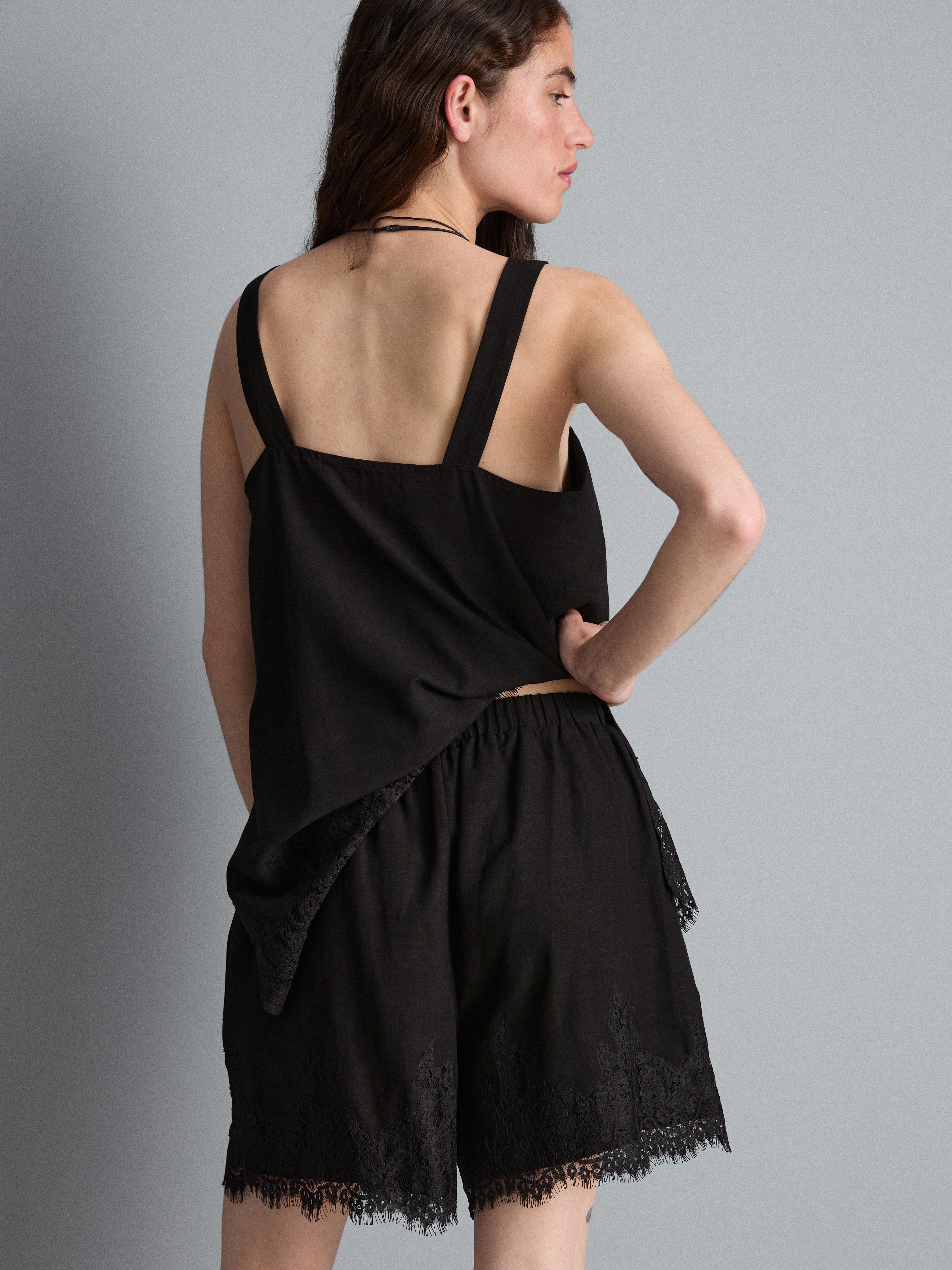 Pantalones cortos tejidos holgados con encaje