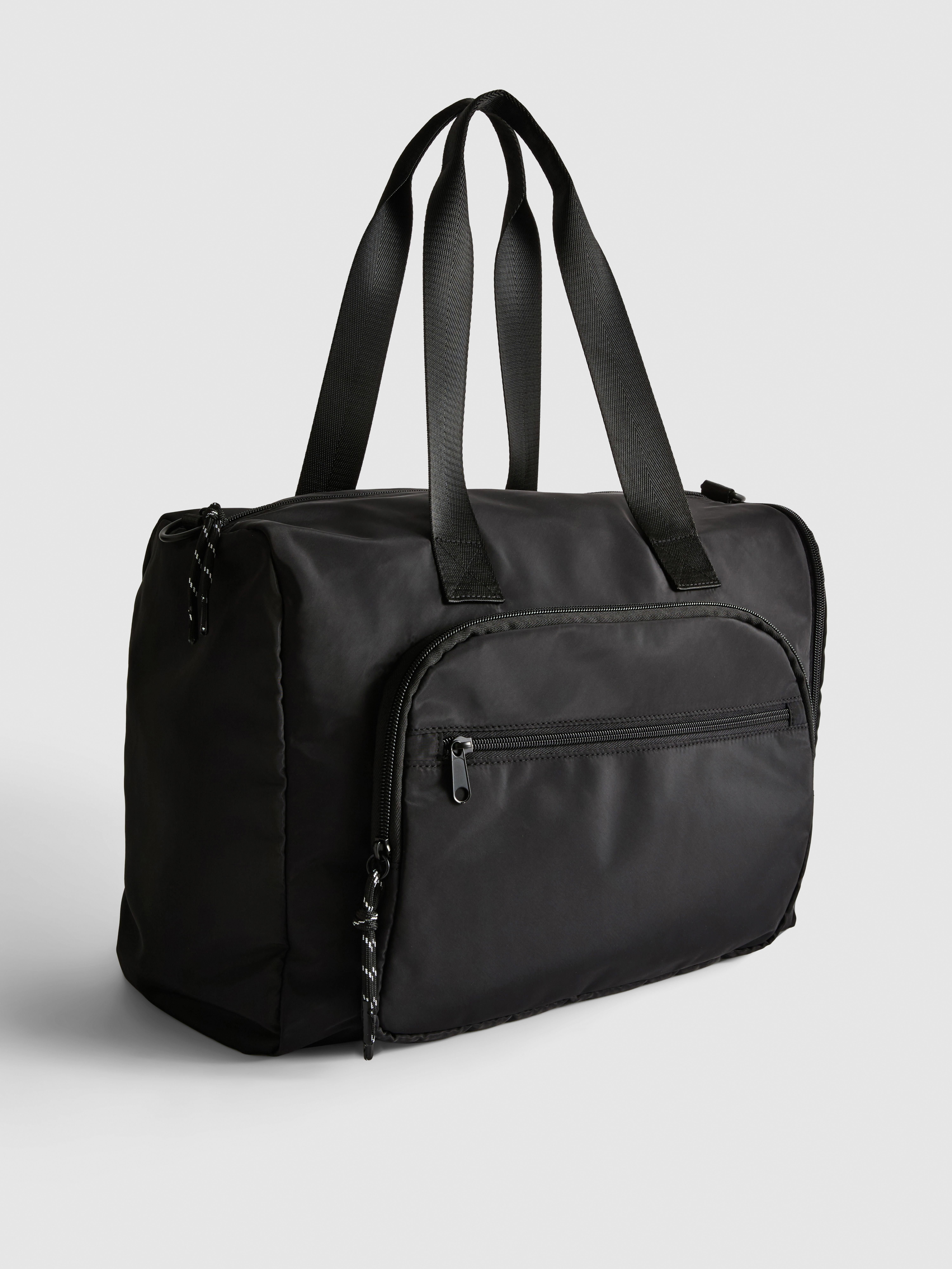 Reisetasche mit mehreren Reißverschlussfächern