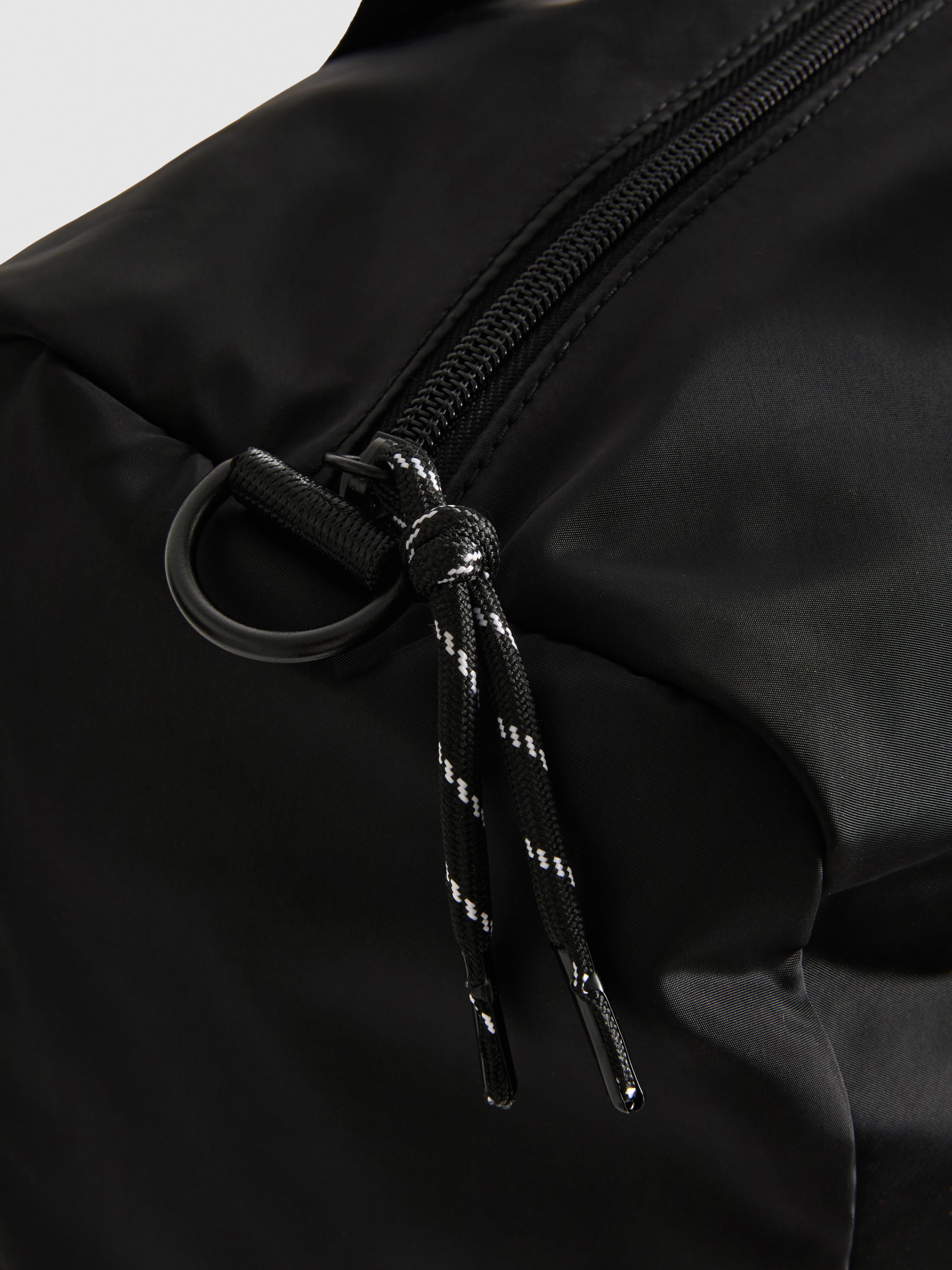 Reisetasche mit mehreren Reißverschlussfächern