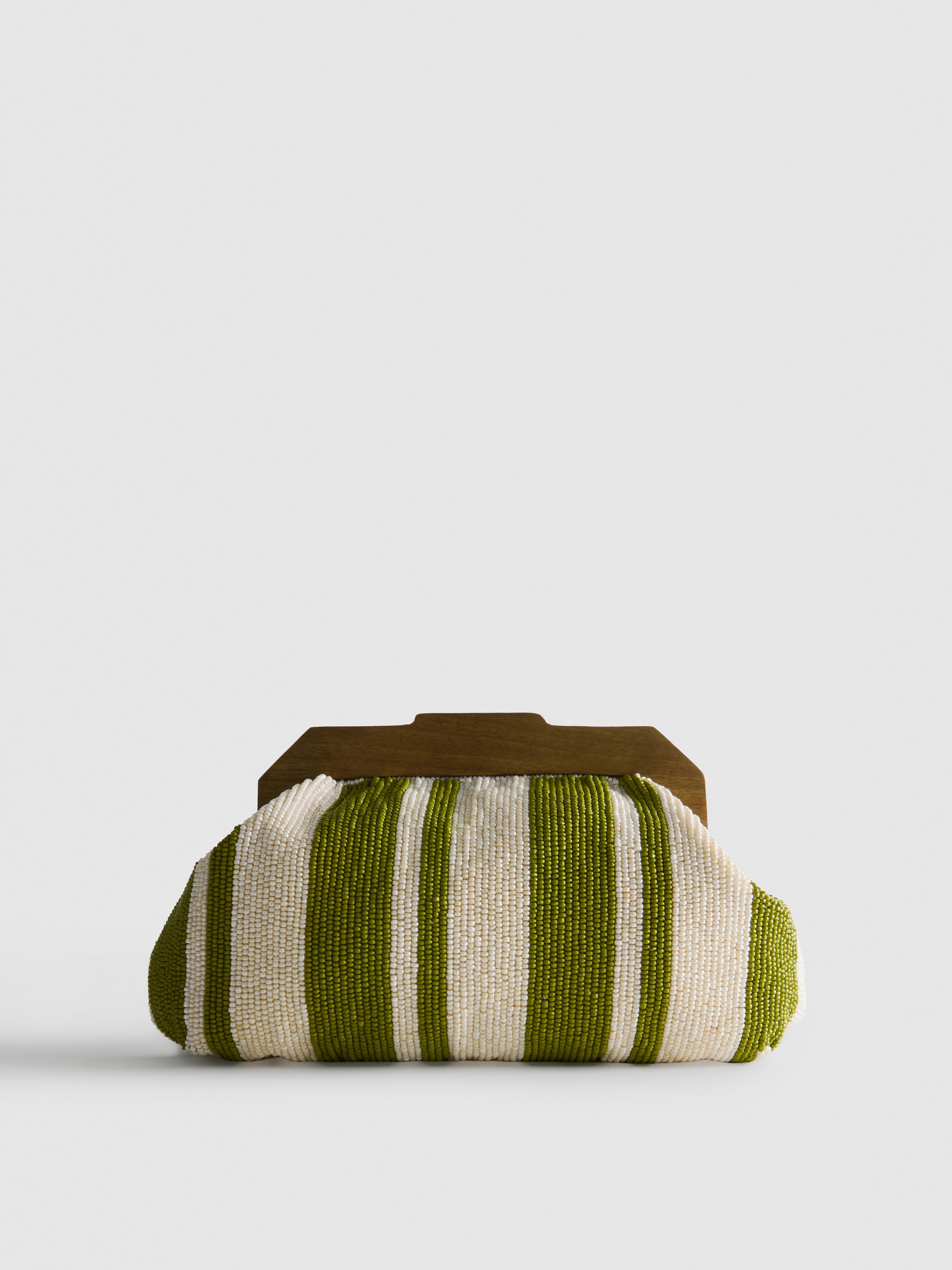 Bolso de mano con bastidor rígido y cuentas