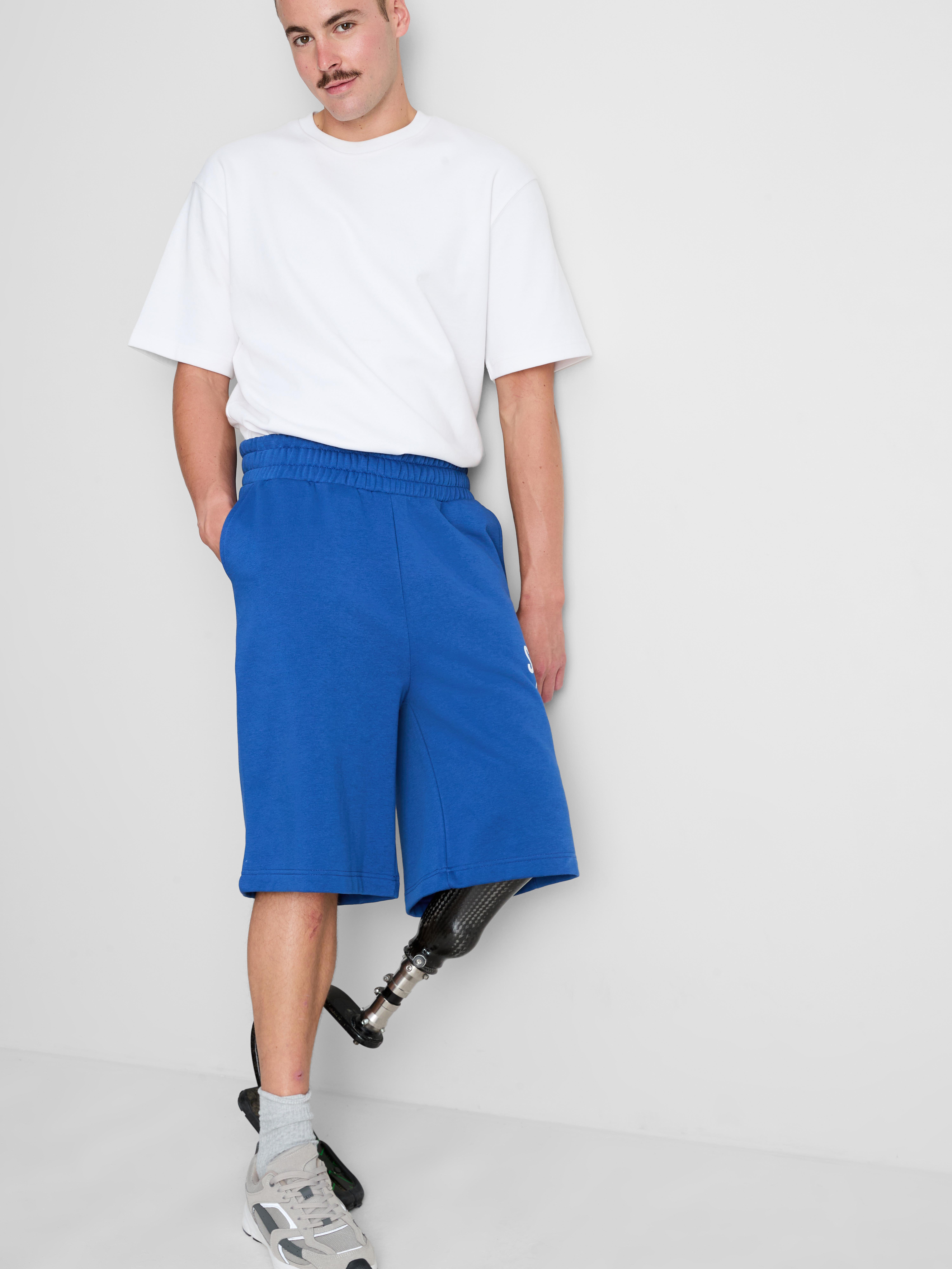 Studio Graphic Shorts