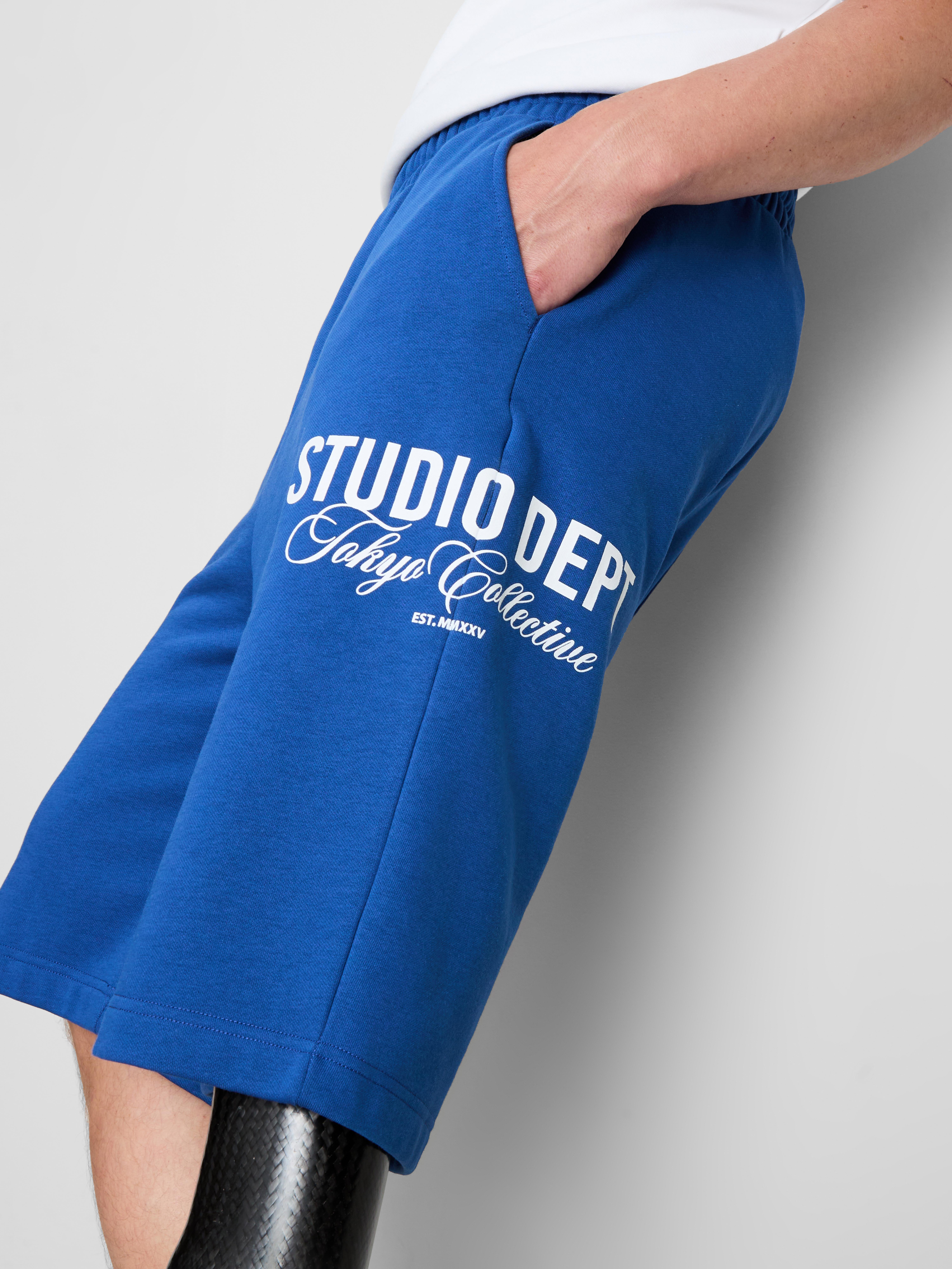Studio Graphic Shorts