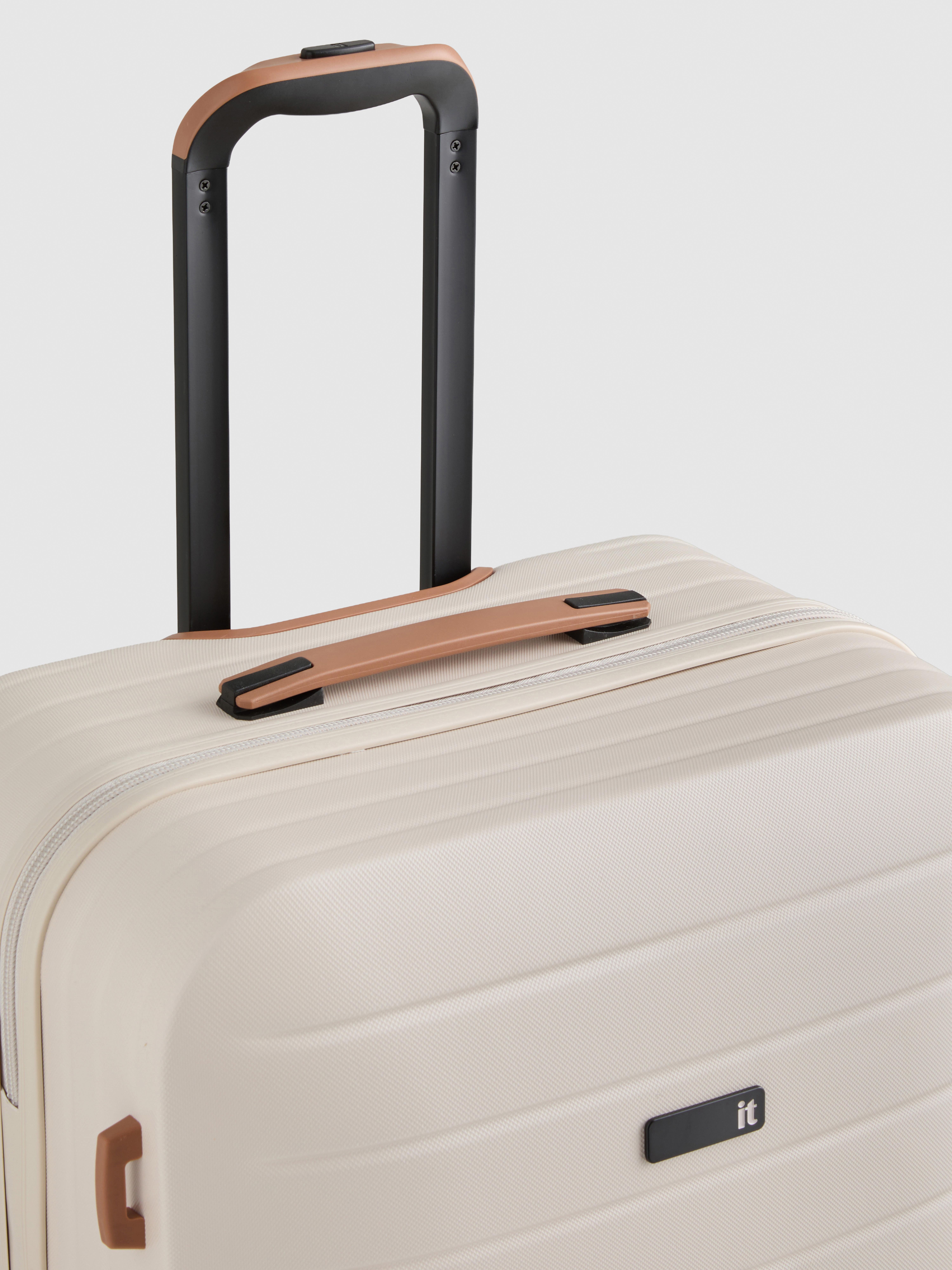 Harde koffer met ribbels en acht wielen