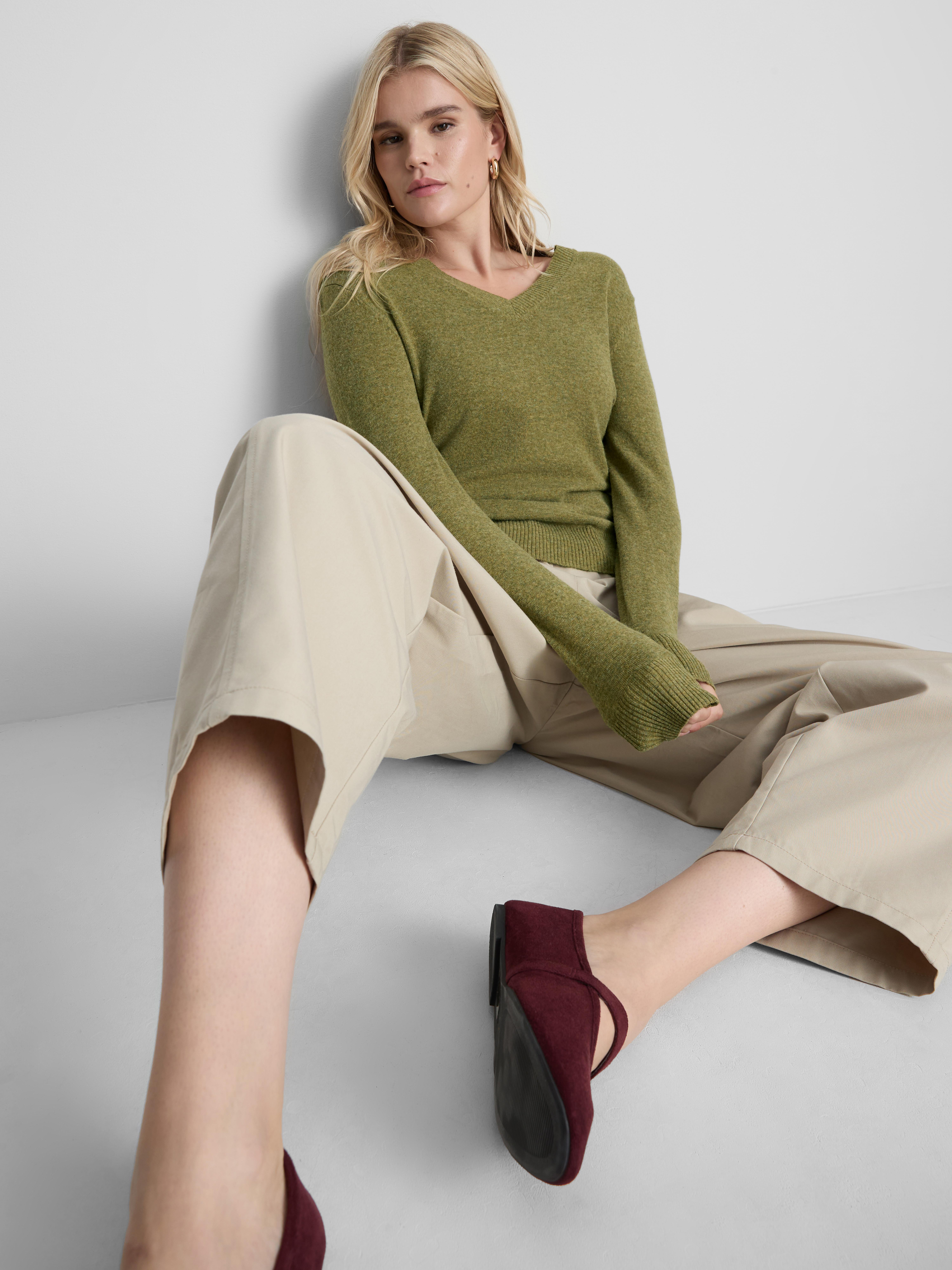 Knitted V-Neck Sweater Green