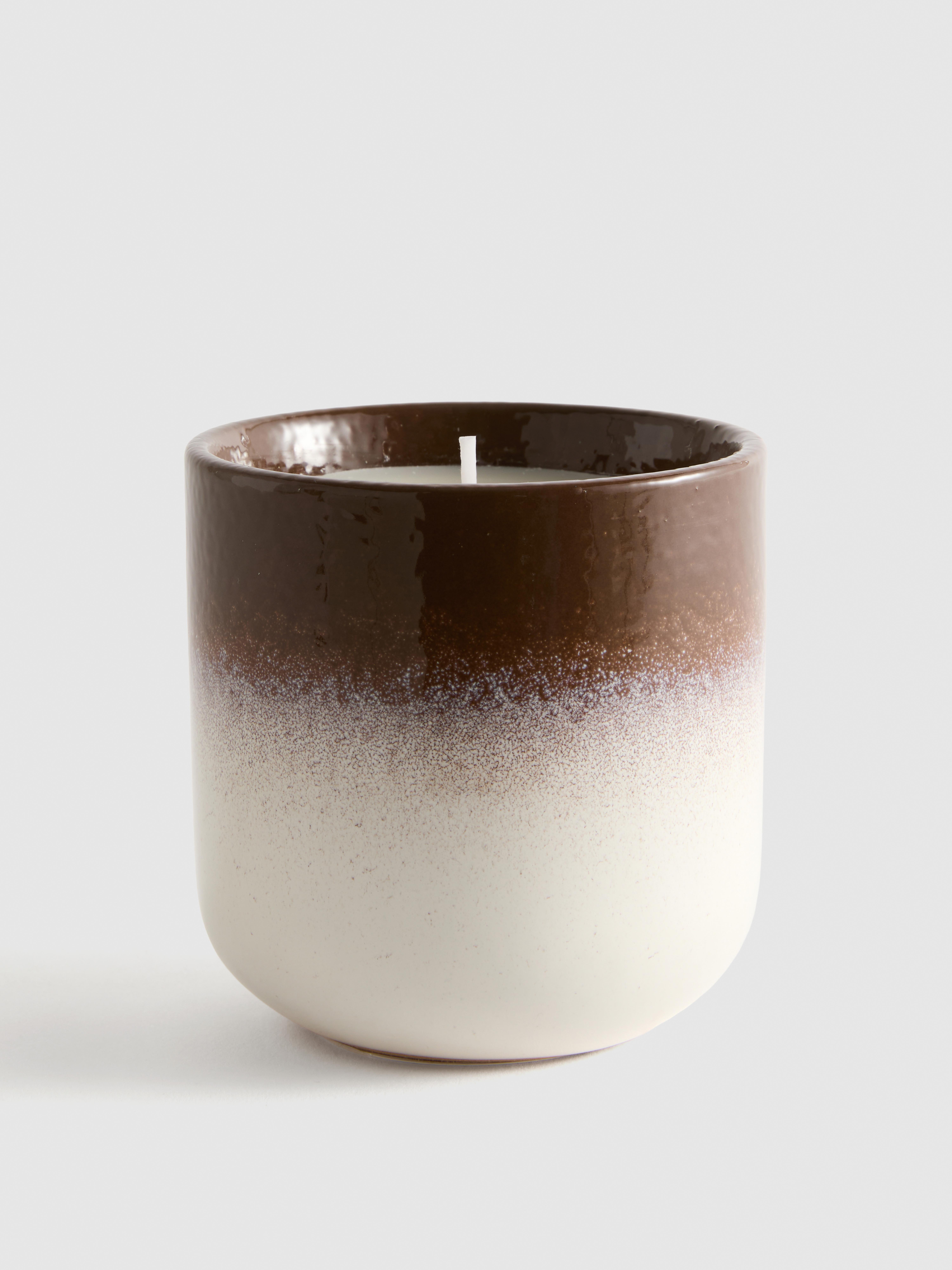 Bougie parfumée dans un pot en céramique effet dégradé
