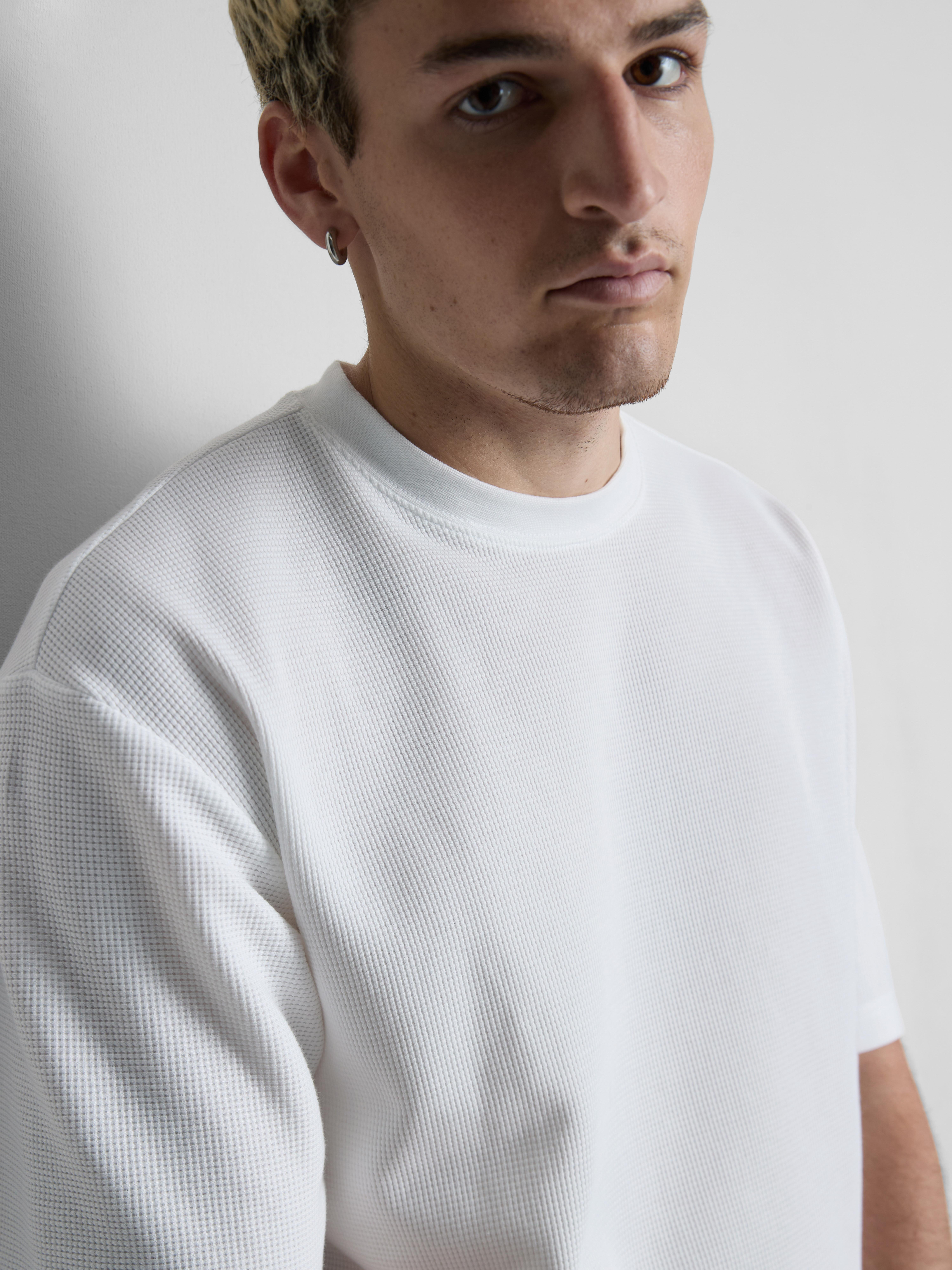 Strukturiertes T-Shirt mit geradem Schnitt