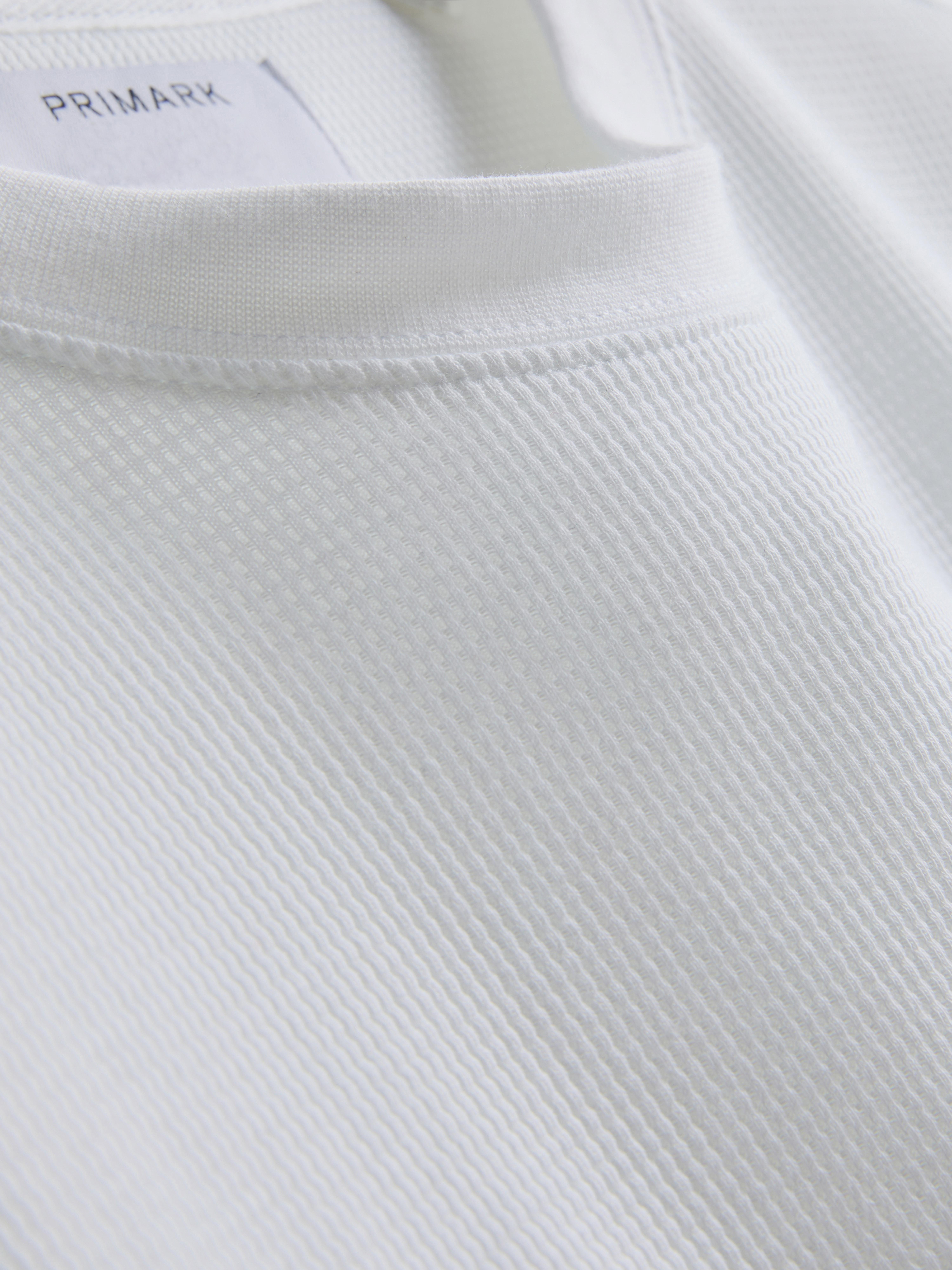 Strukturiertes T-Shirt mit geradem Schnitt