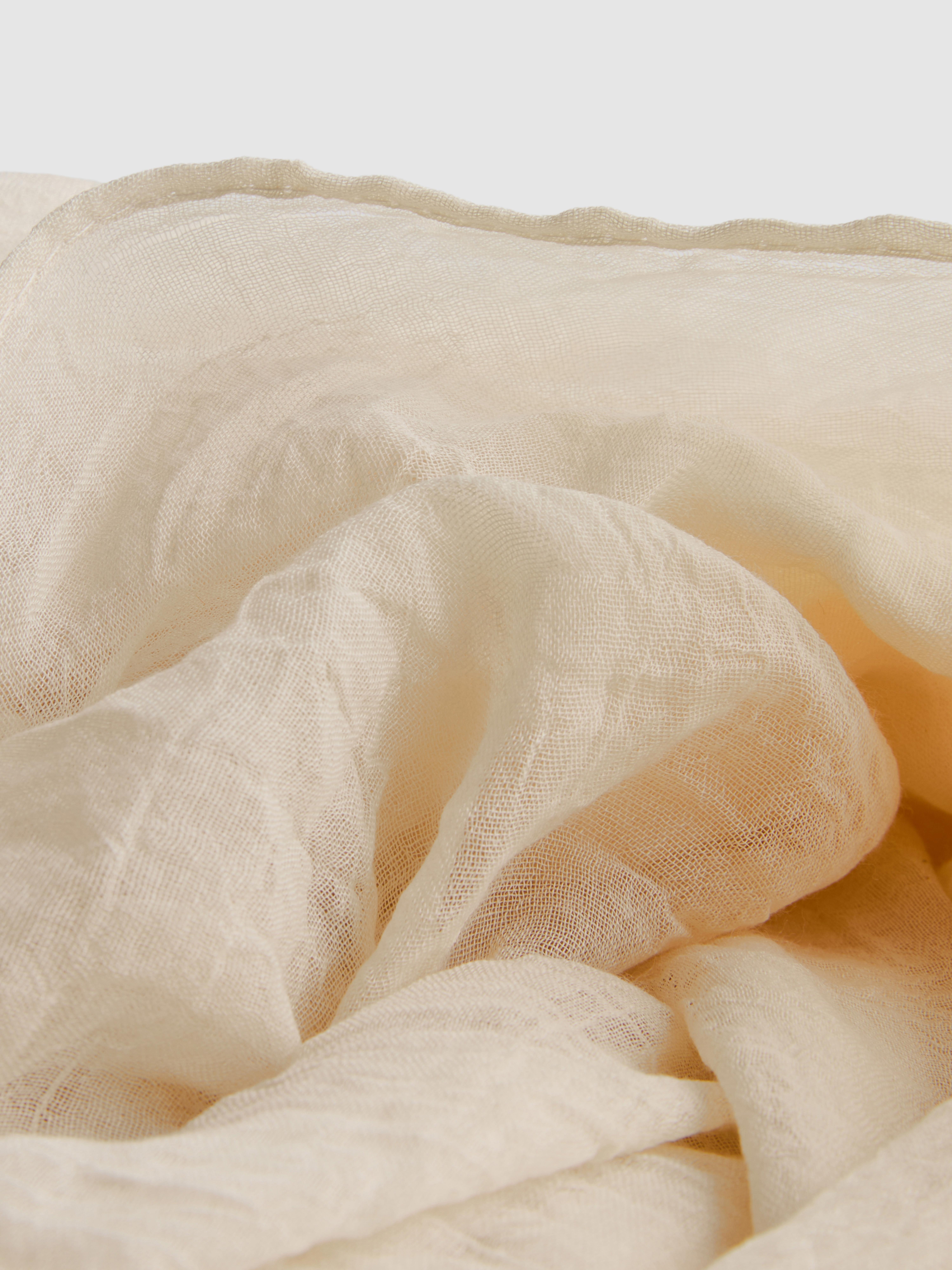 Foulard léger orné de perles