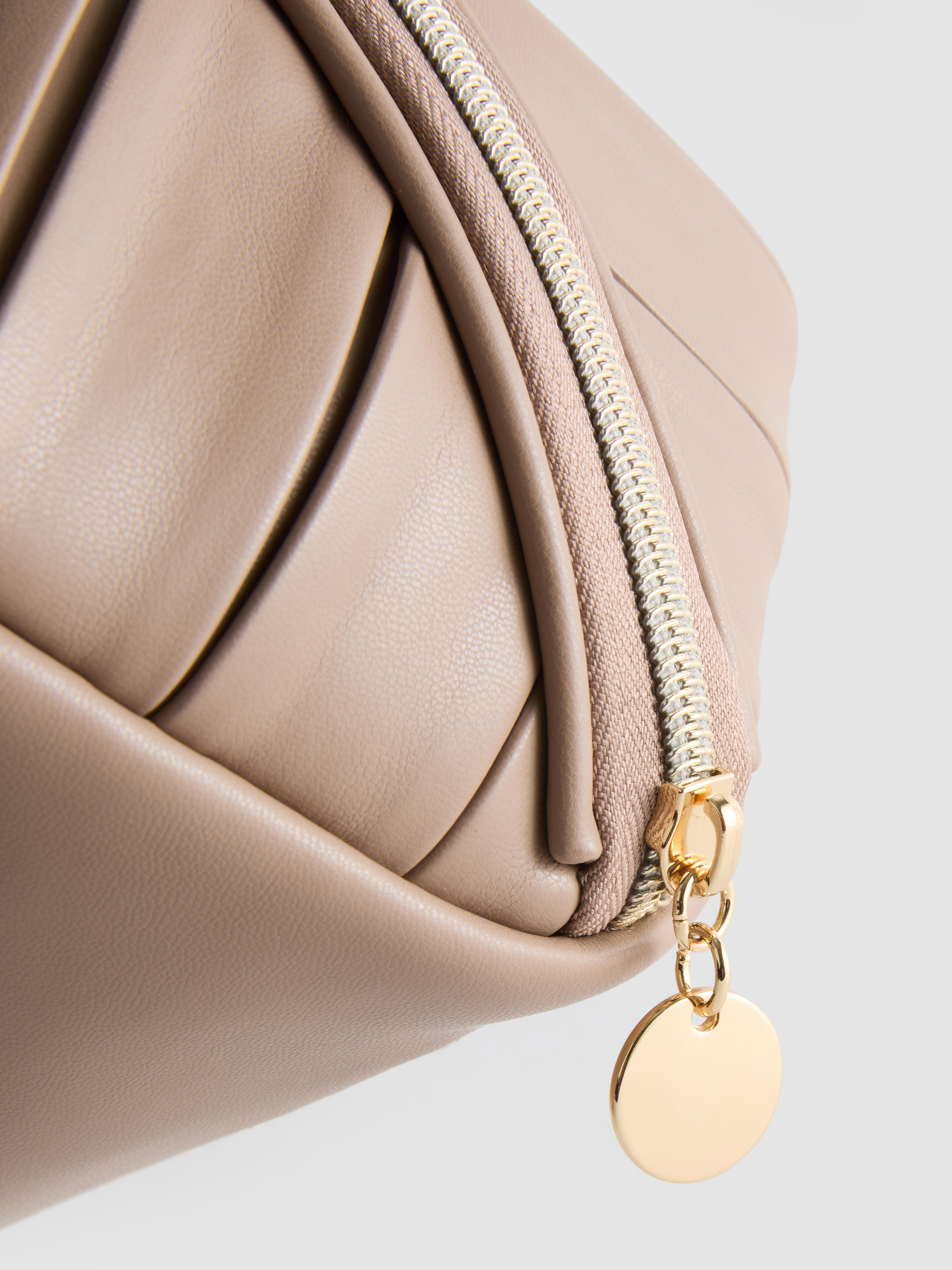 Neceser con detalle de inicial