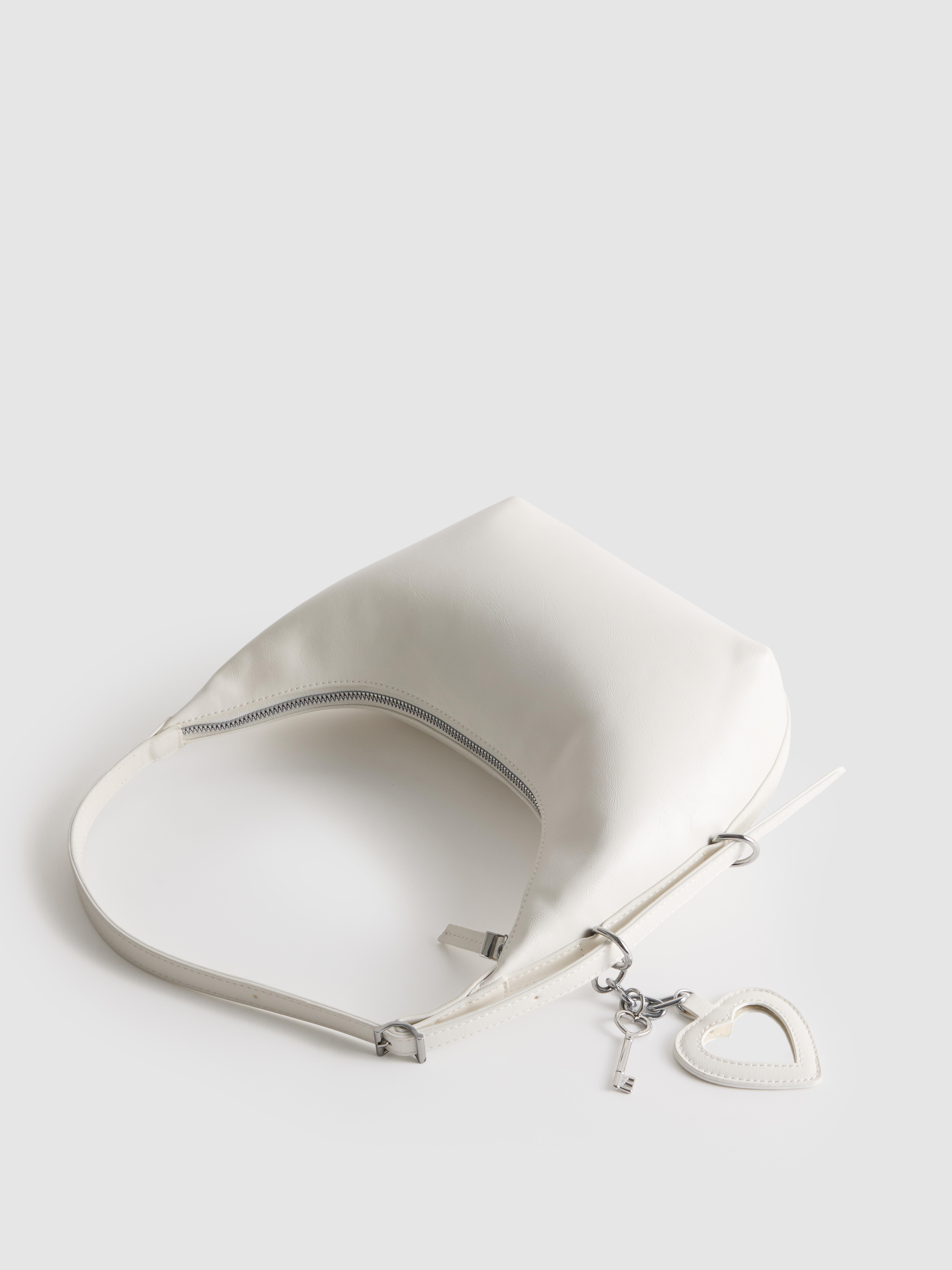 Bolso de hombro con colgante de corazón