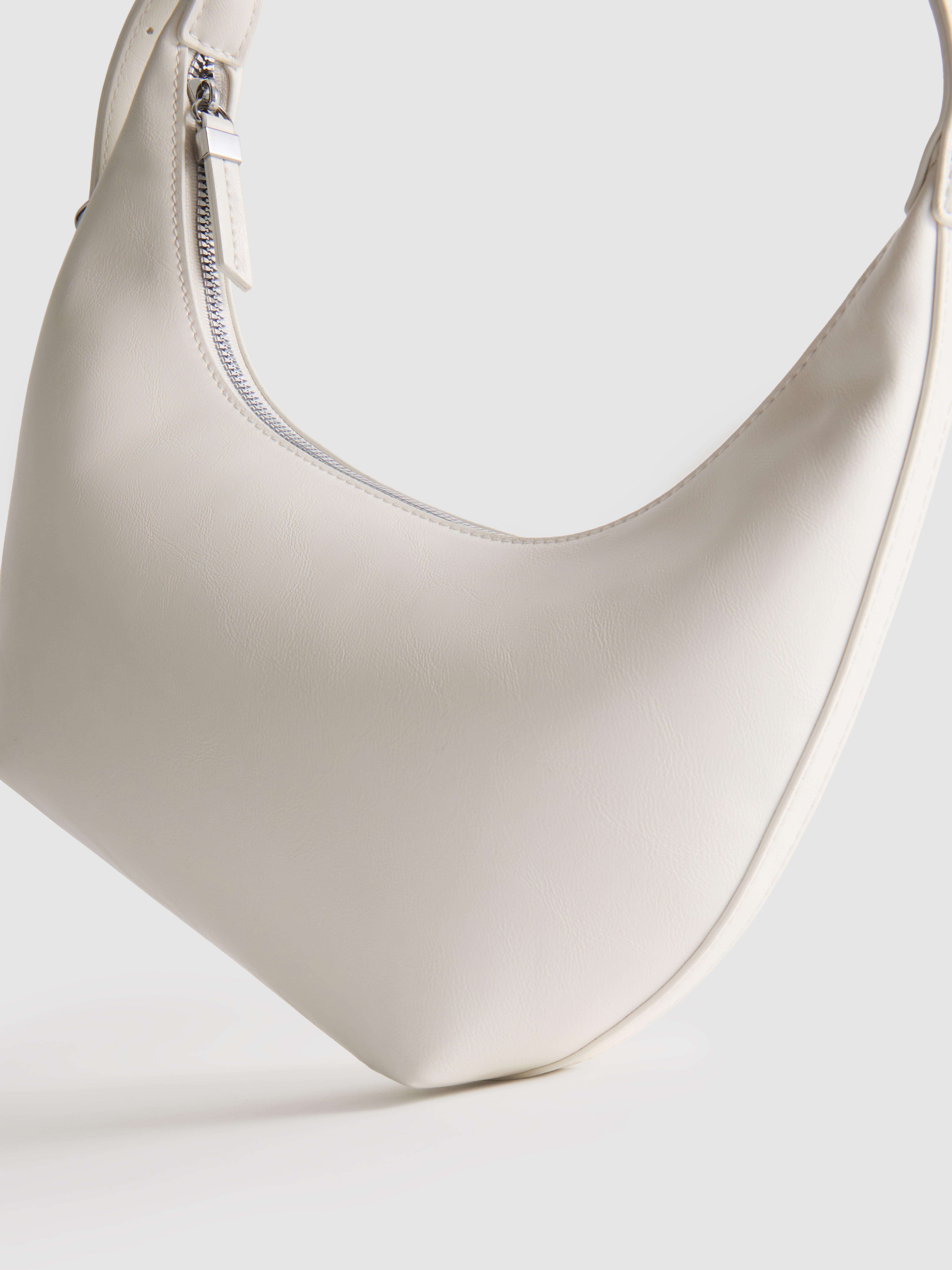 Bolso de hombro con colgante de corazón