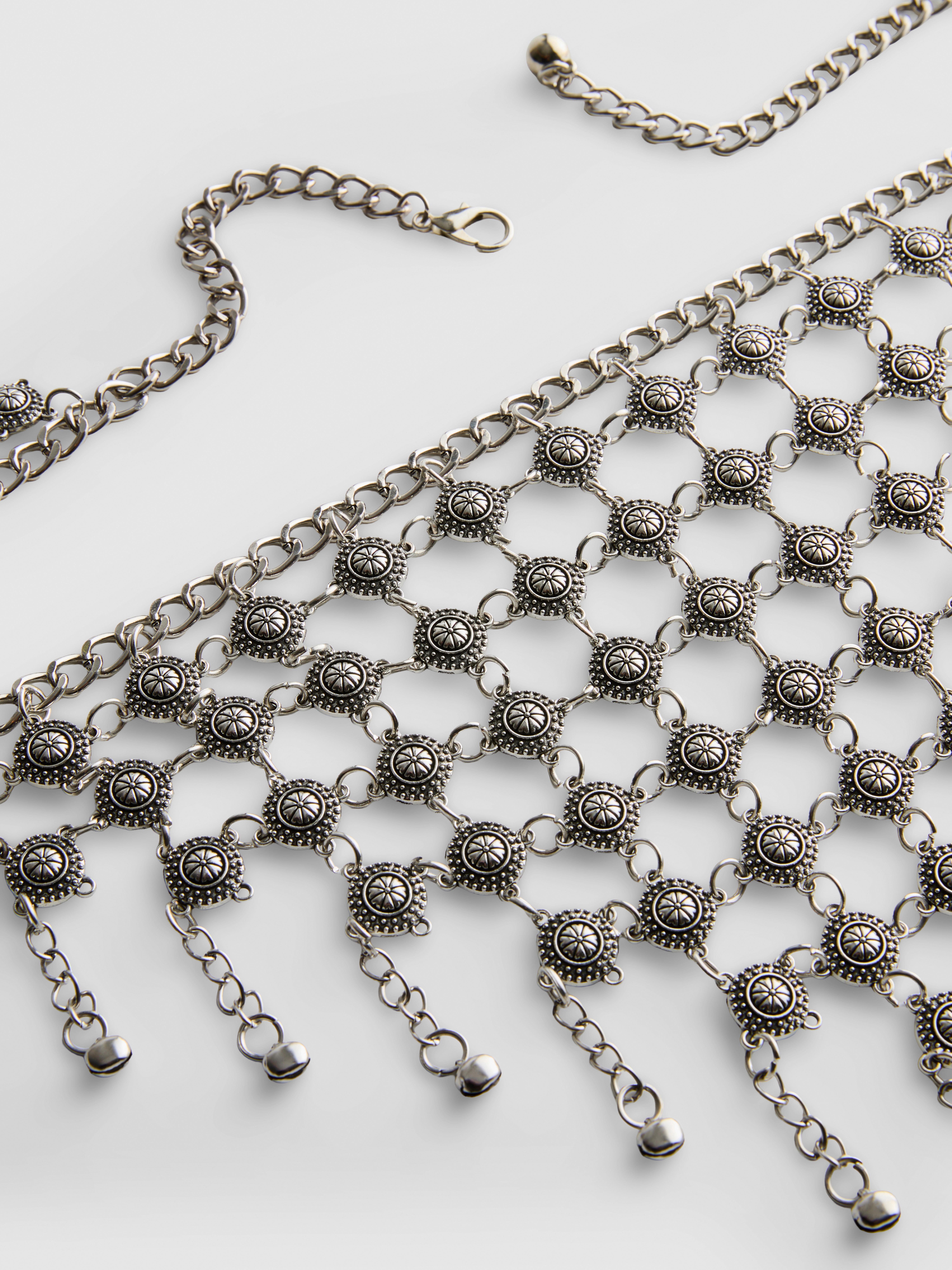 Cintura a catena metallizzata a forma di foulard