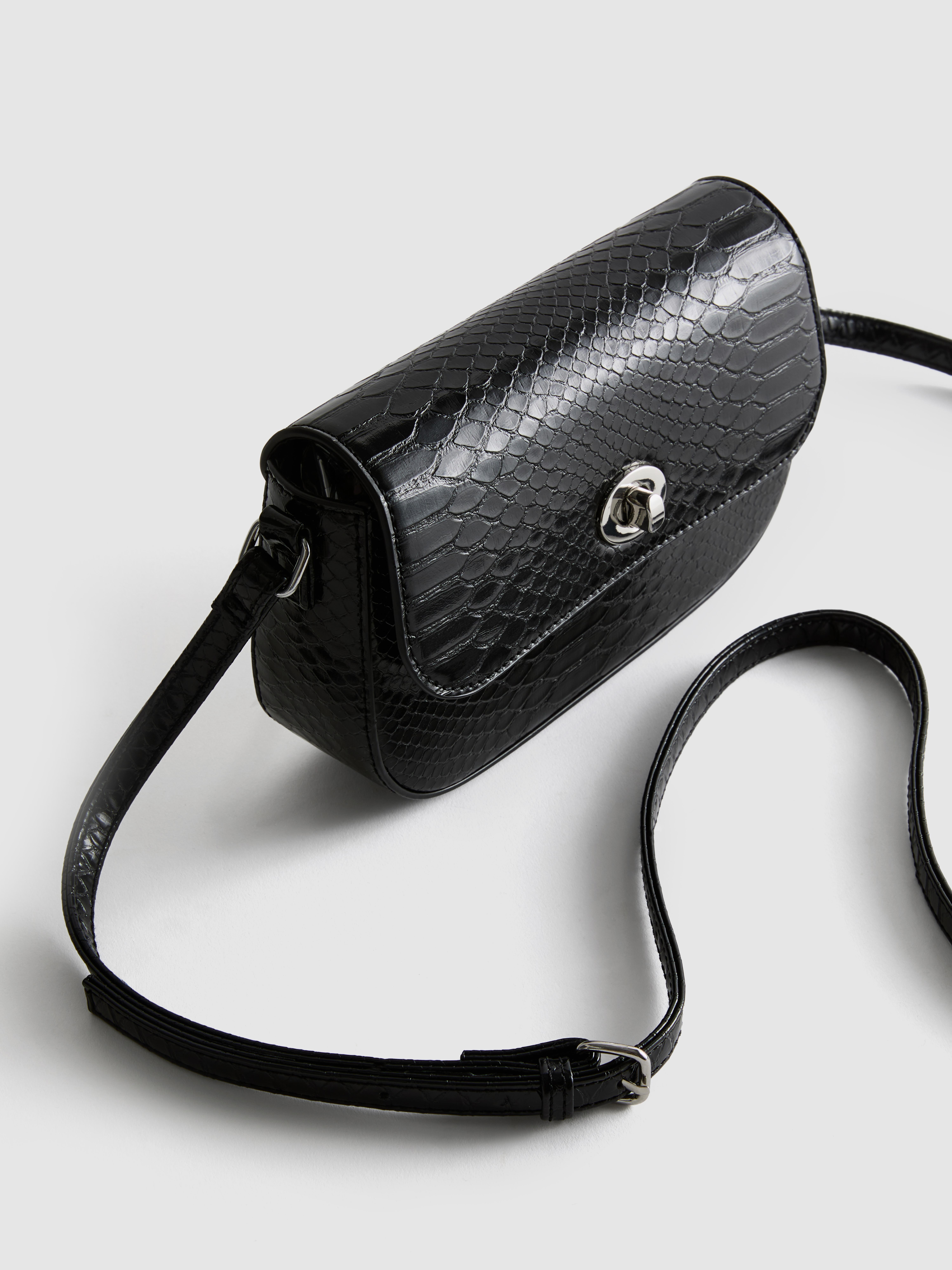 Malá textúrovaná crossbody kabelka