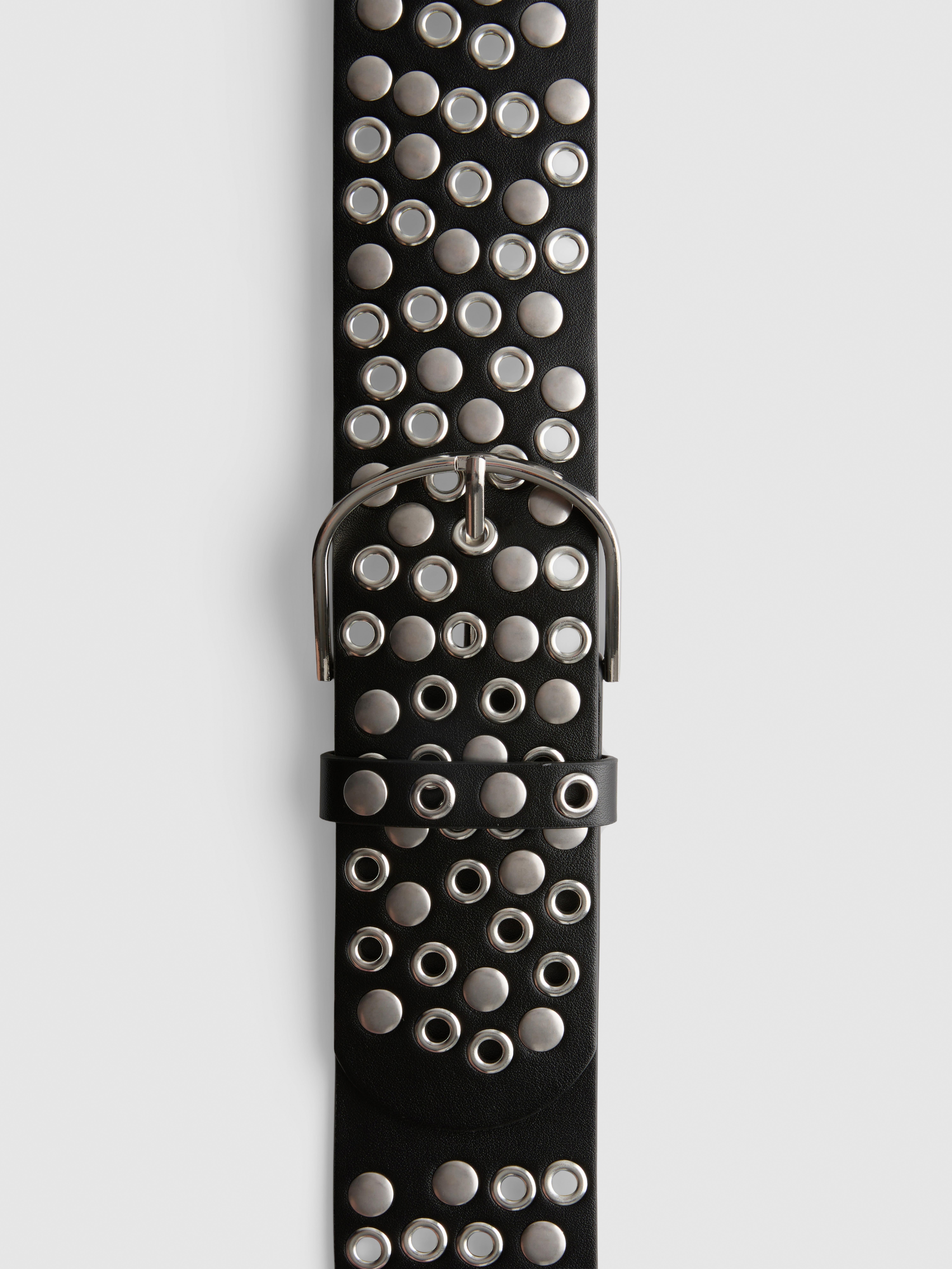 Brede riem met studs en oogjes