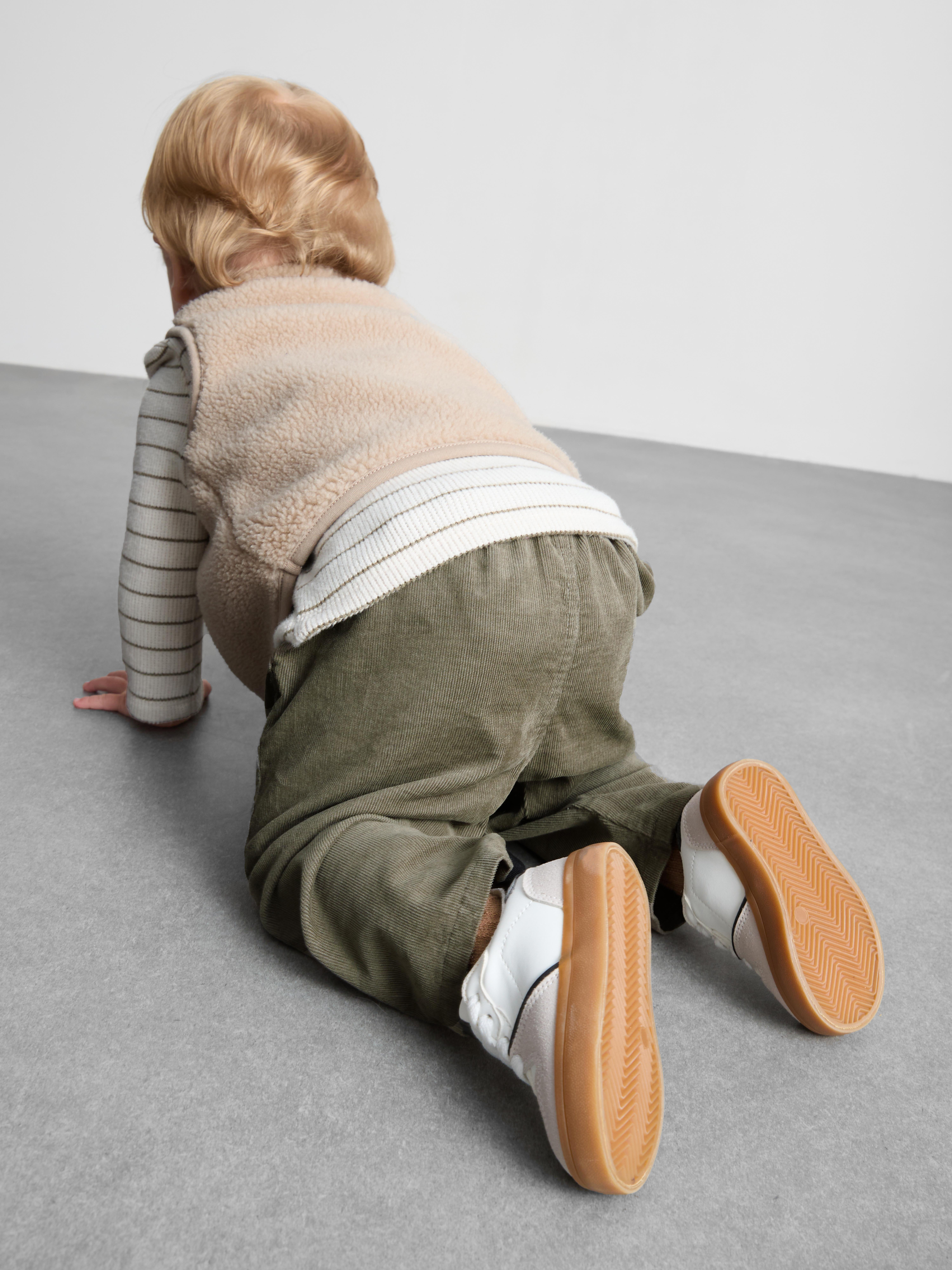 0-18mths | 3-Piece Long Sleeve T-Shirt, Trousers and Gilet Newborn Set
