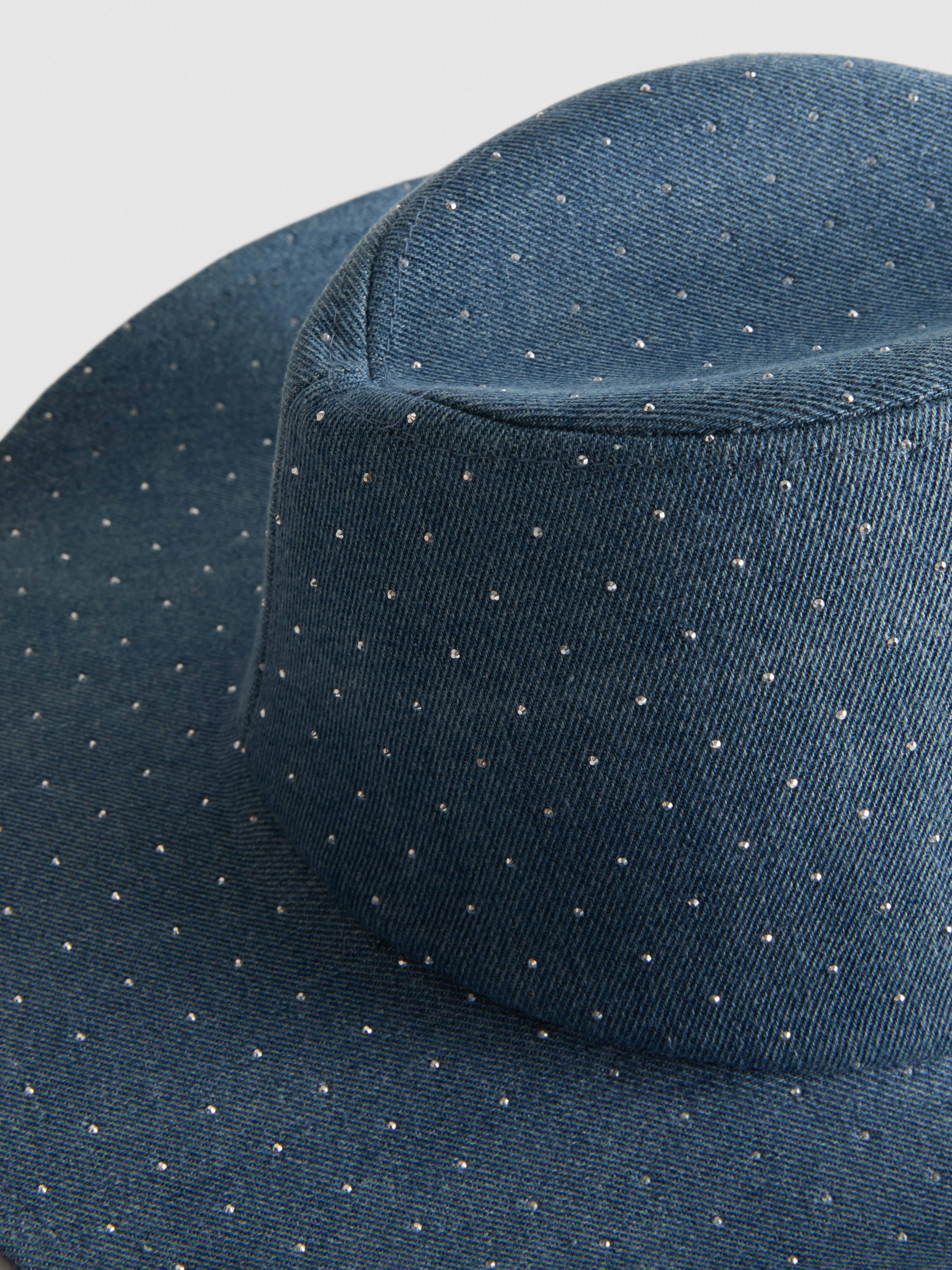 Chapeau de cow-boy en denim à clous
